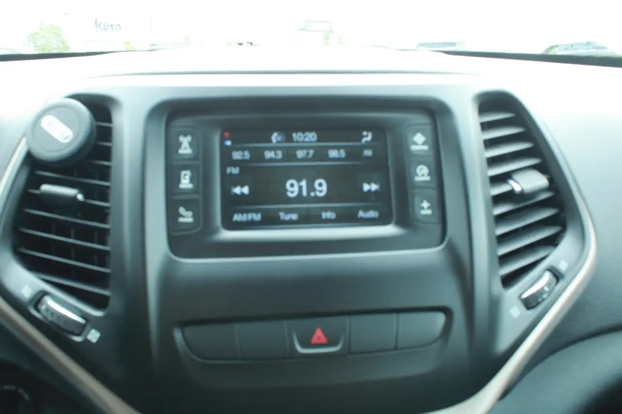 Jeep Cherokee photo Jeep Cherokee