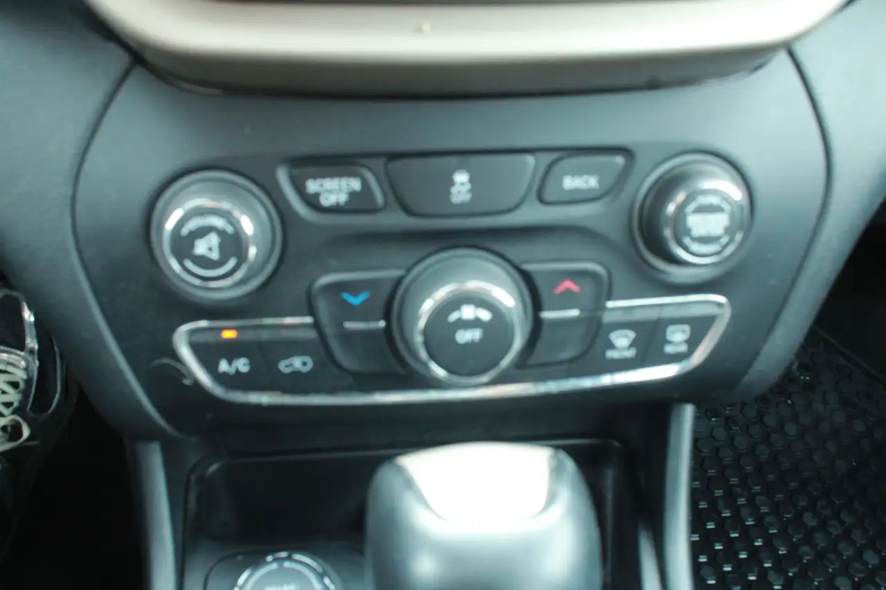Jeep Cherokee photo Jeep Cherokee