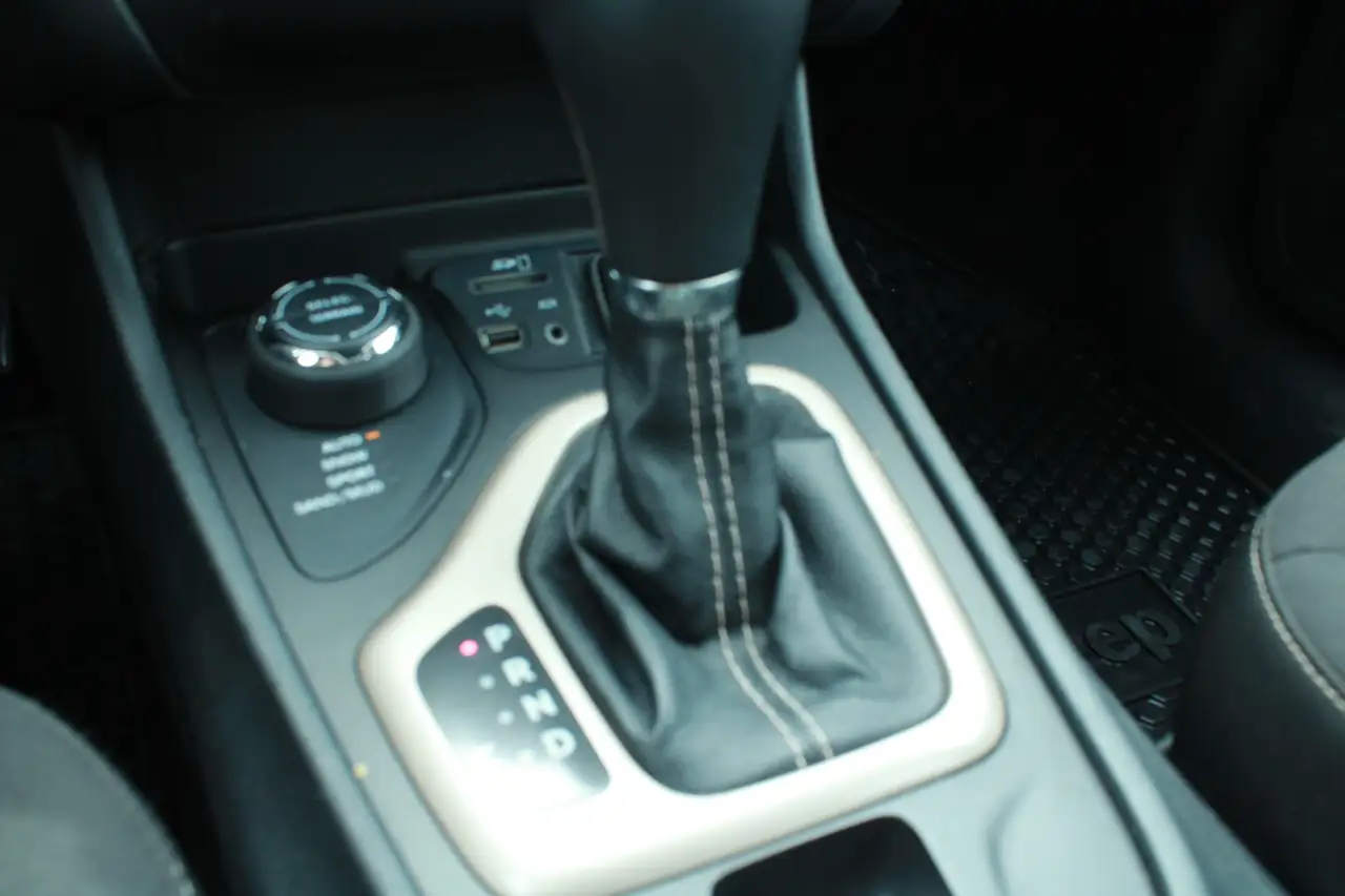 Jeep Cherokee photo Jeep Cherokee