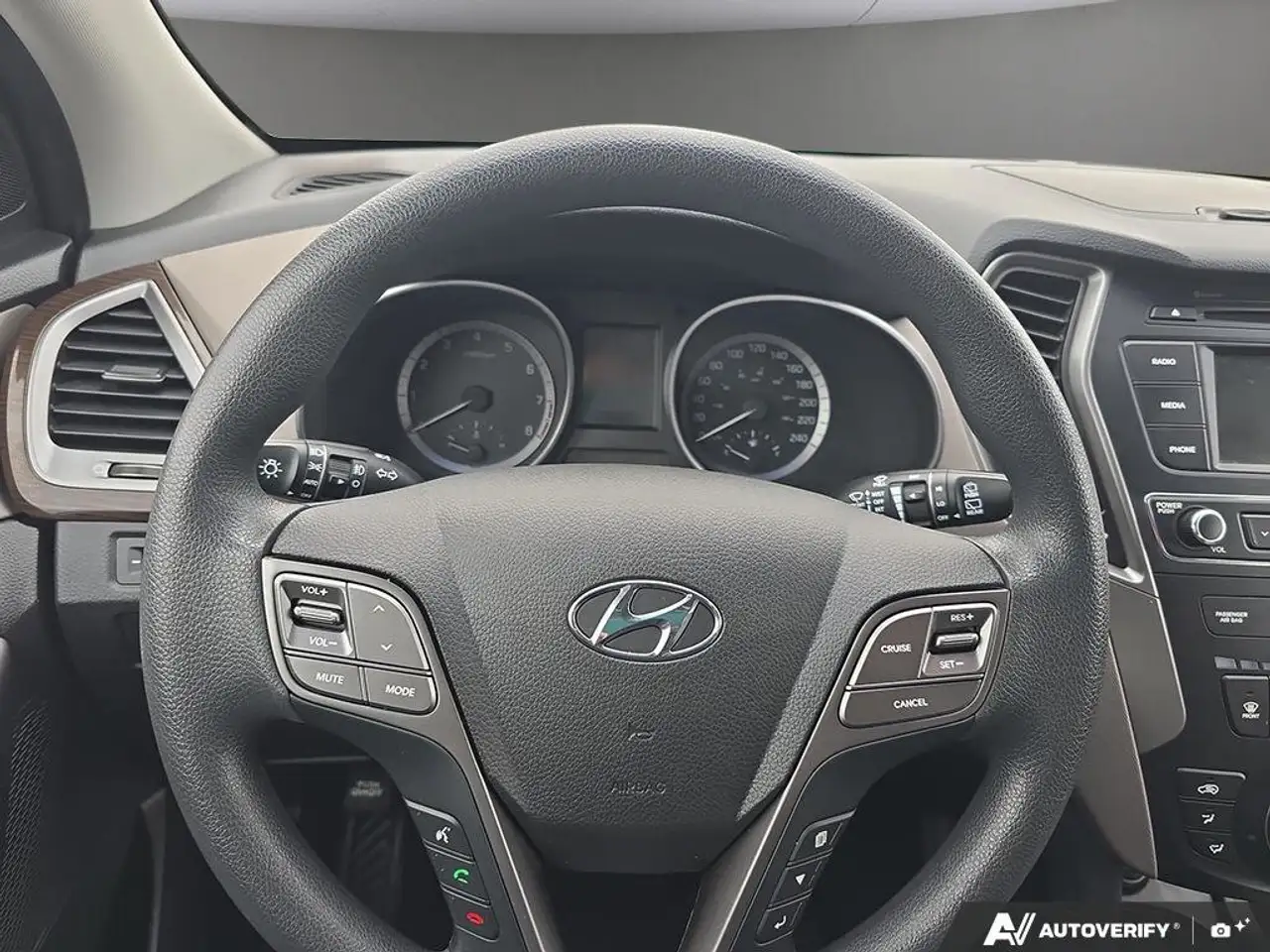 Hyundai SANTA FE снимка Hyundai SANTA FE