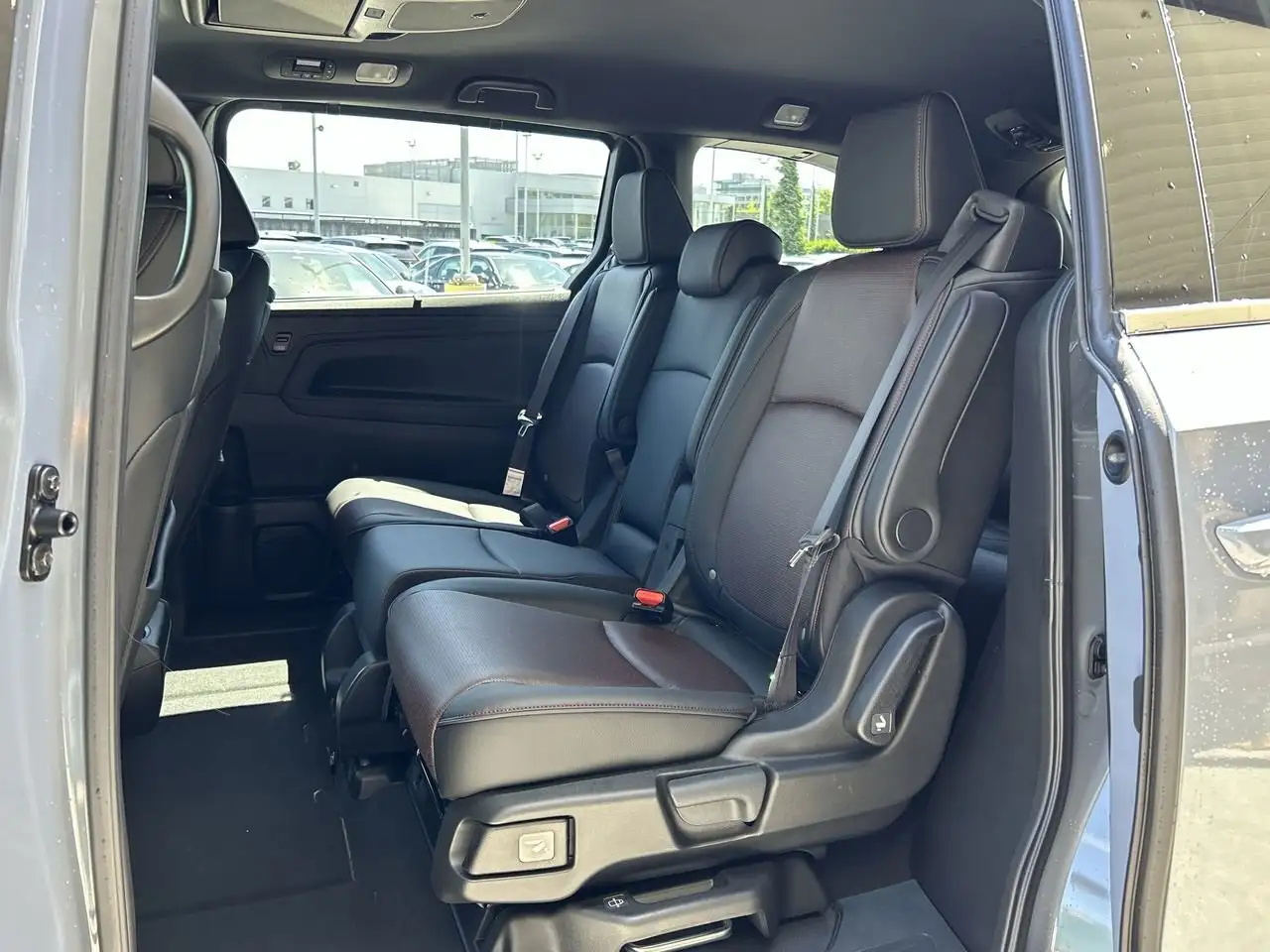 Honda Odyssey снимка Honda Odyssey