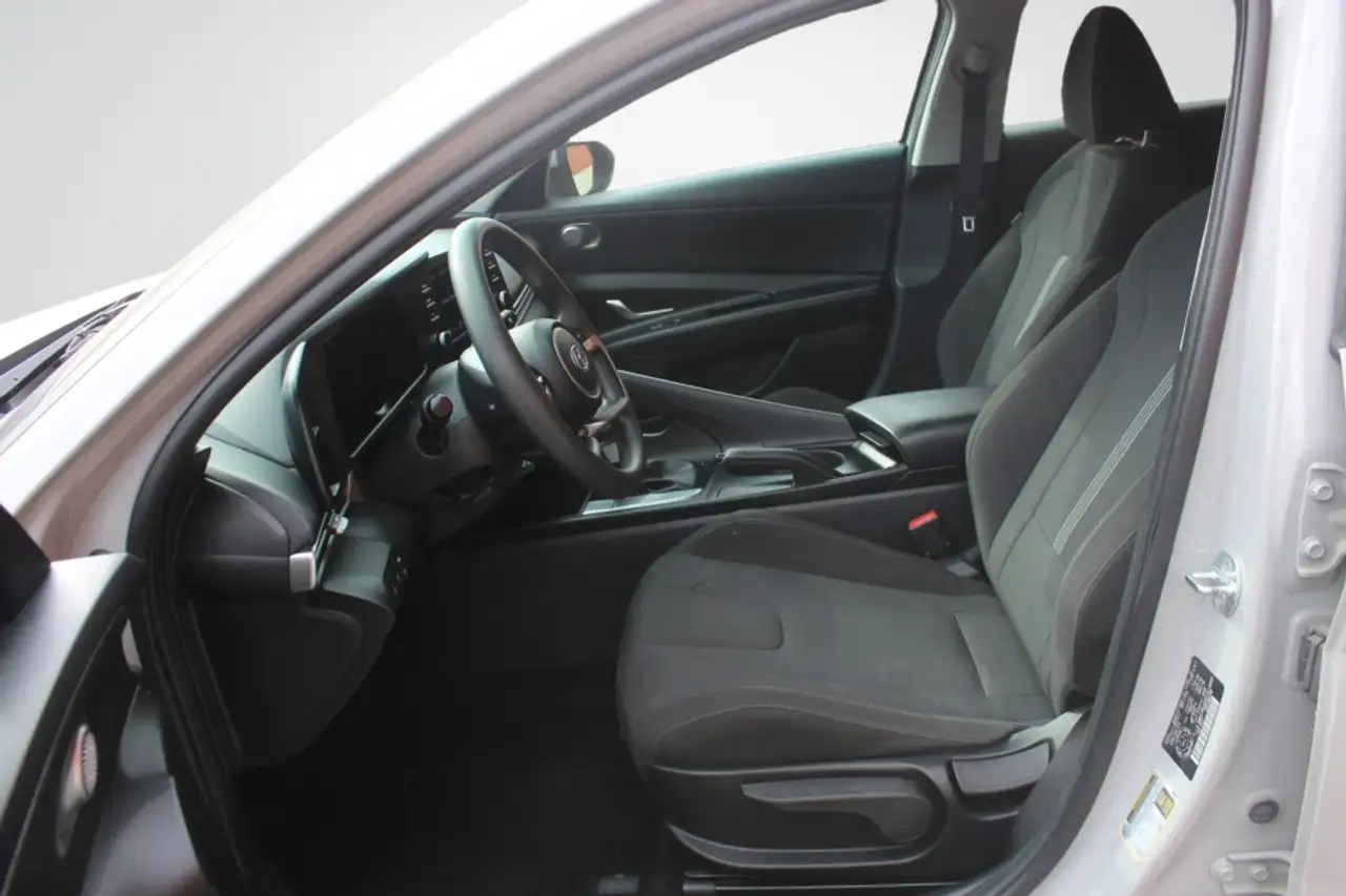 Hyundai ELANTRA снимка Hyundai ELANTRA