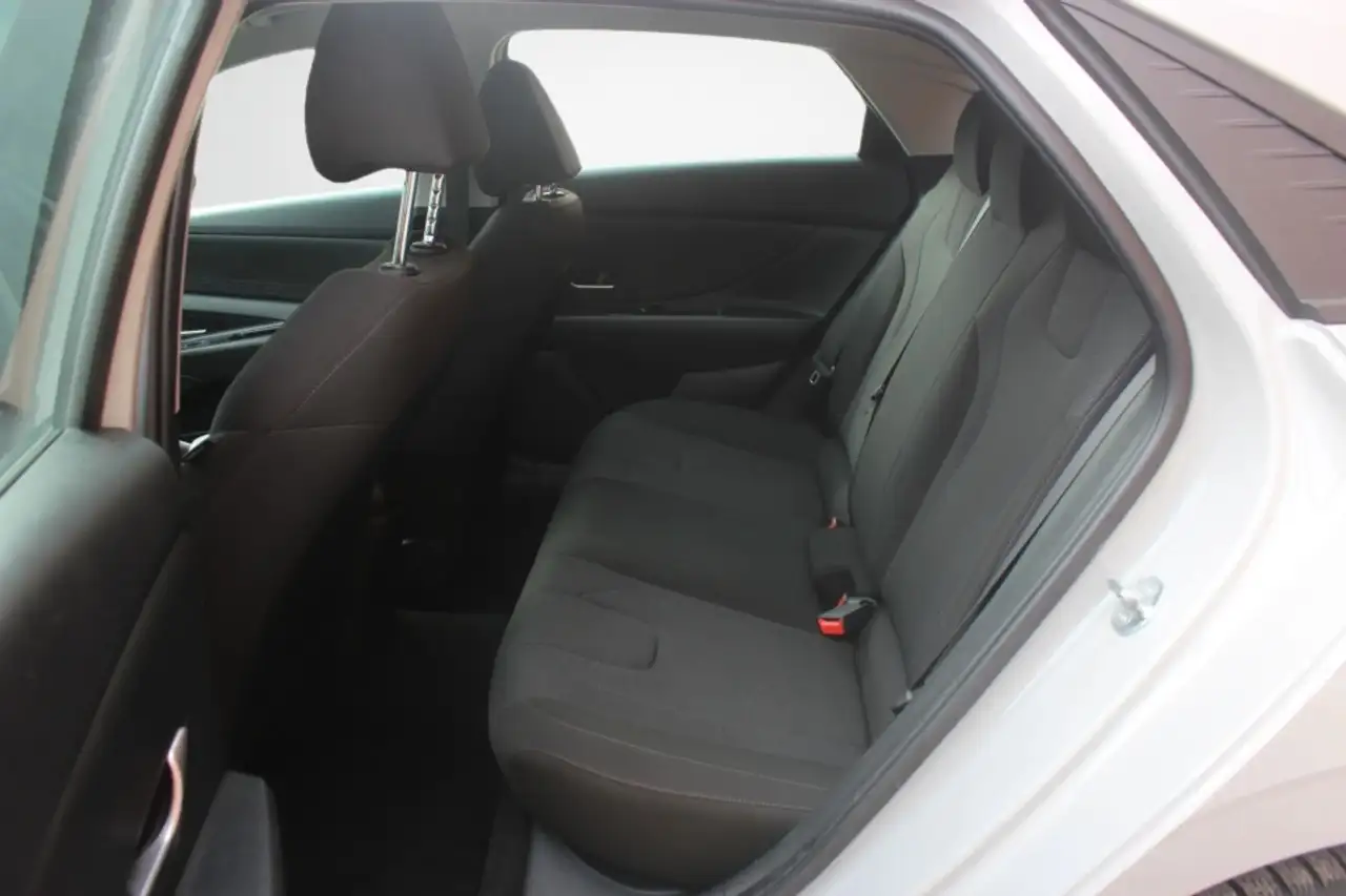 Hyundai ELANTRA снимка Hyundai ELANTRA