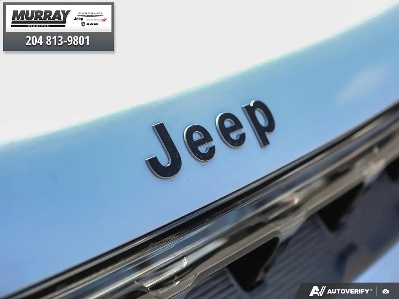 Jeep Grand Wagoneer снимка Jeep Grand Wagoneer