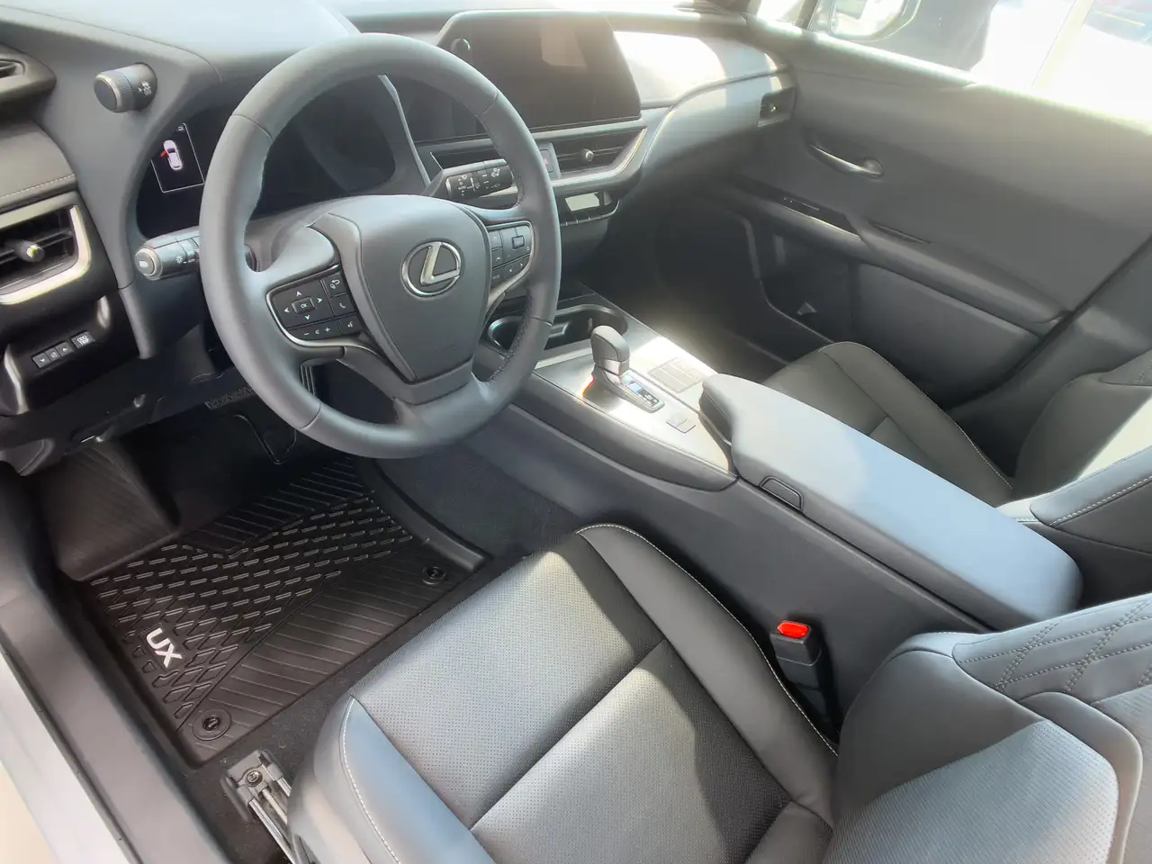 Lexus UX снимка Lexus UX