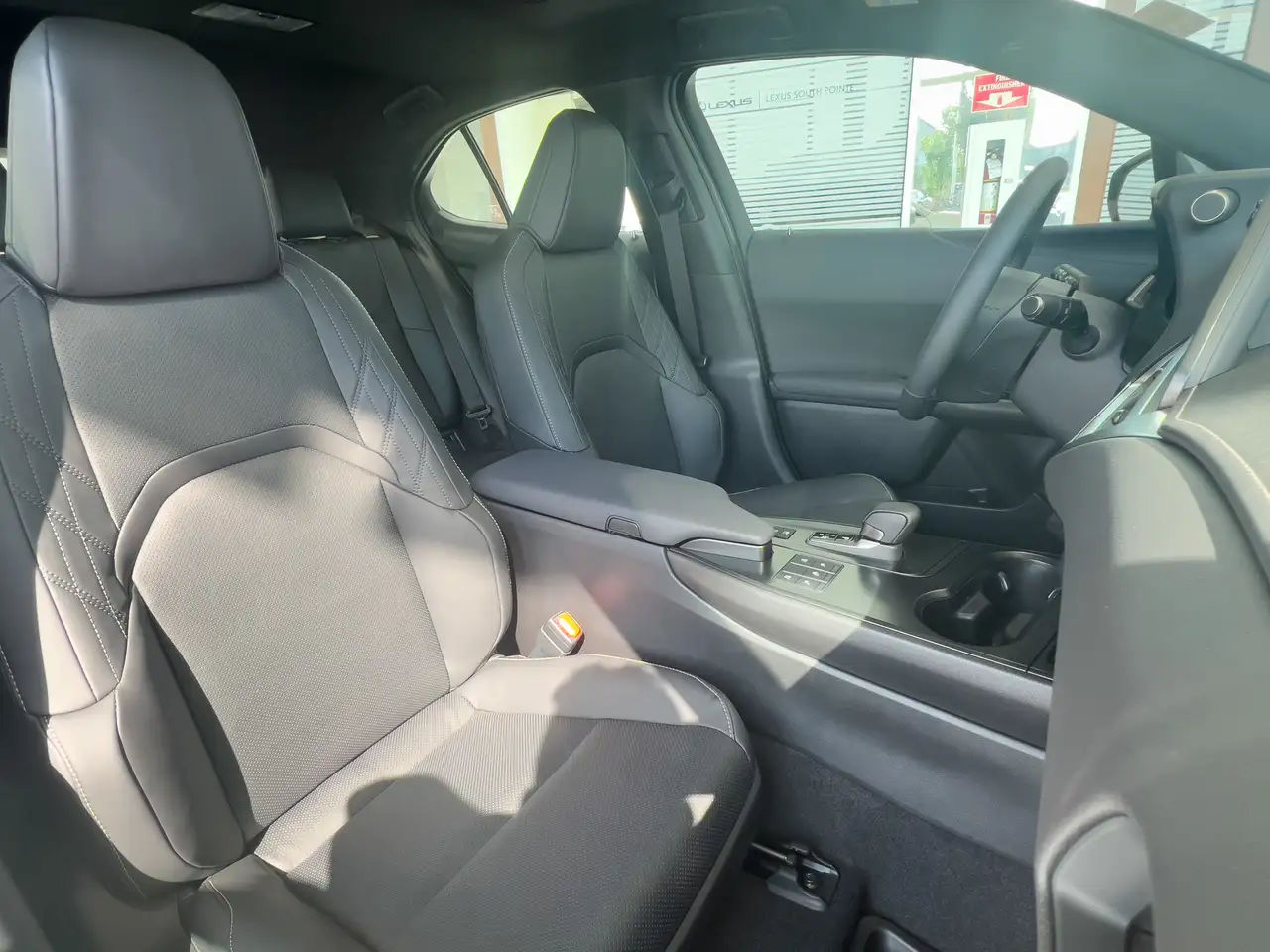 Lexus UX снимка Lexus UX