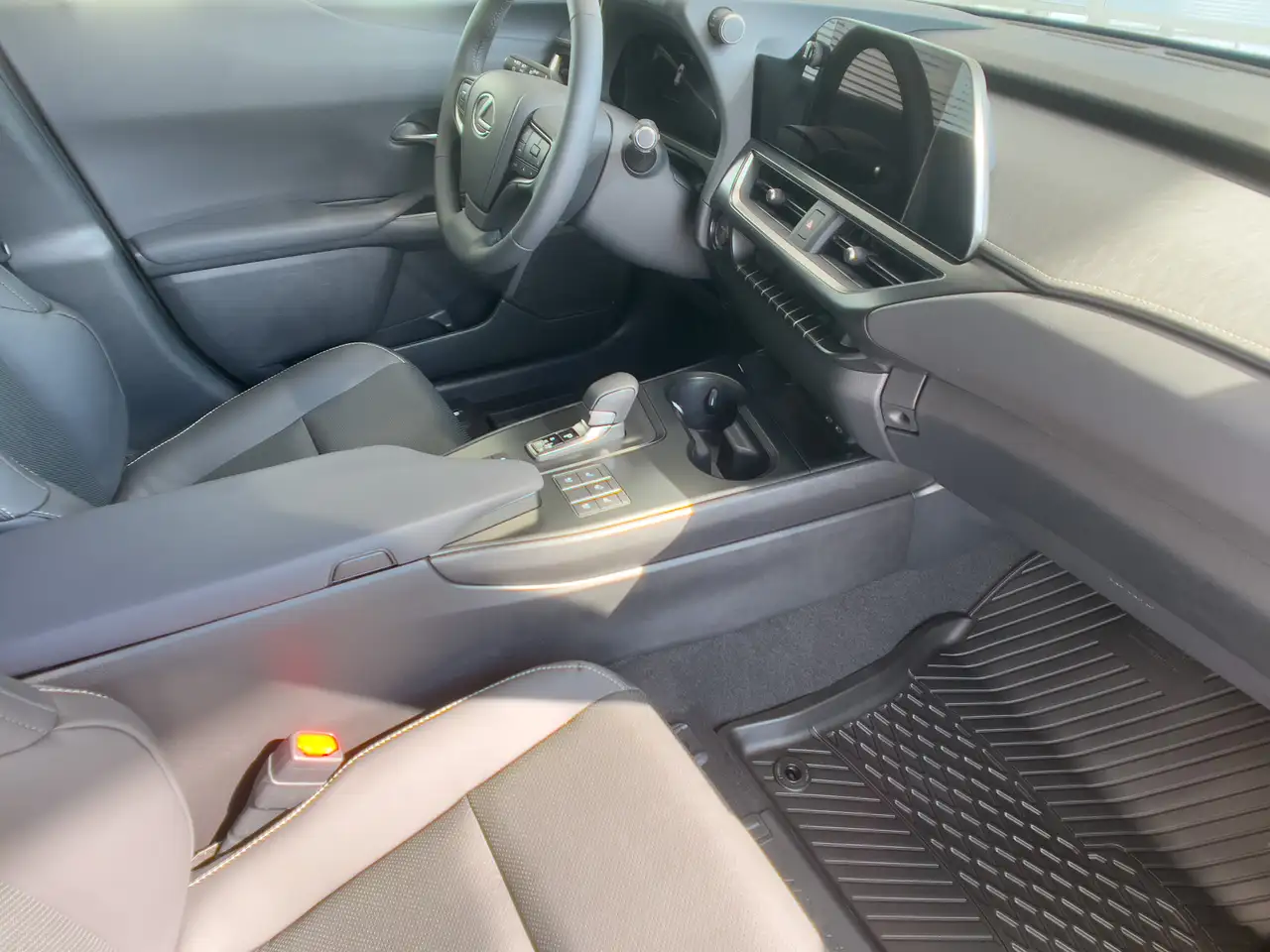Lexus UX снимка Lexus UX