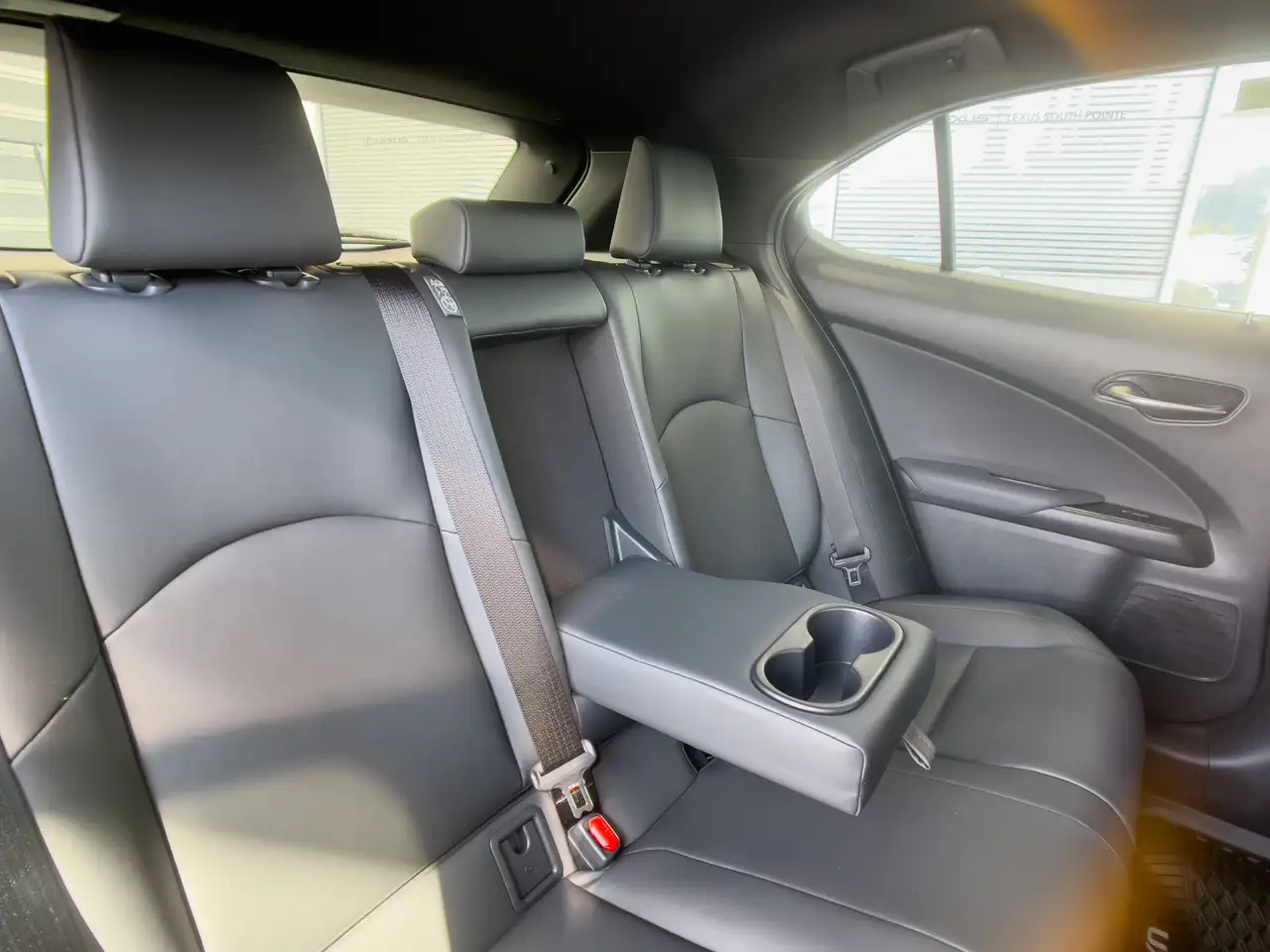 Lexus UX снимка Lexus UX