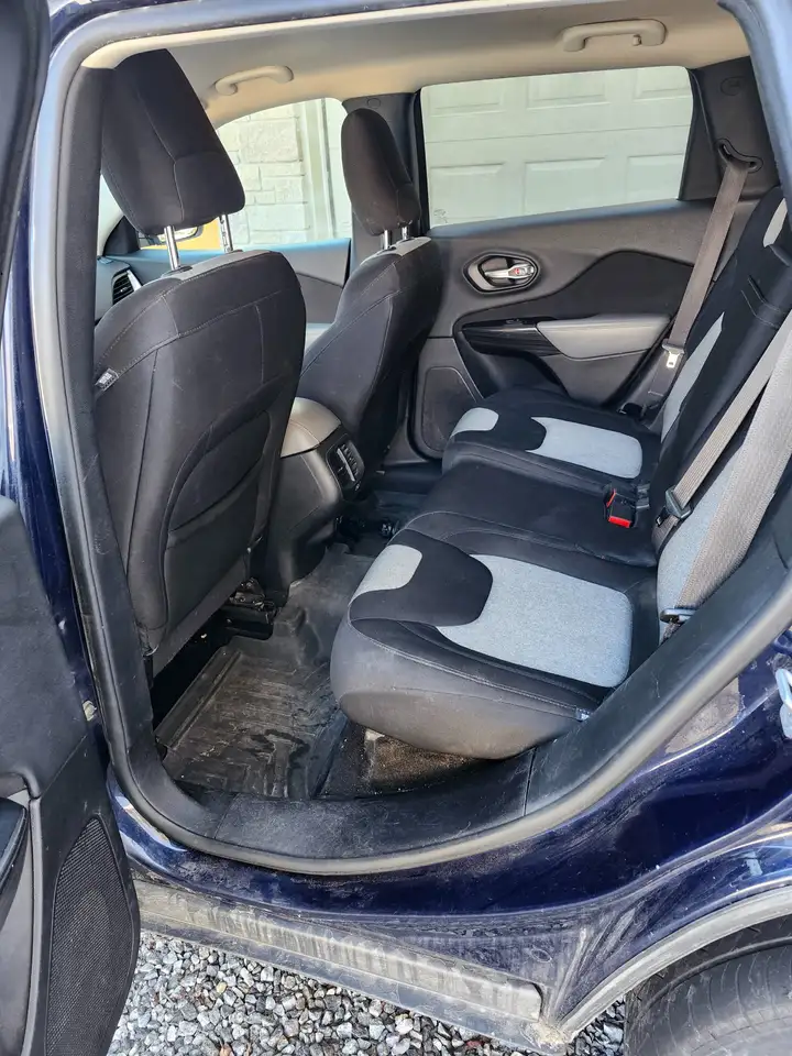 Jeep Cherokee photo Jeep Cherokee