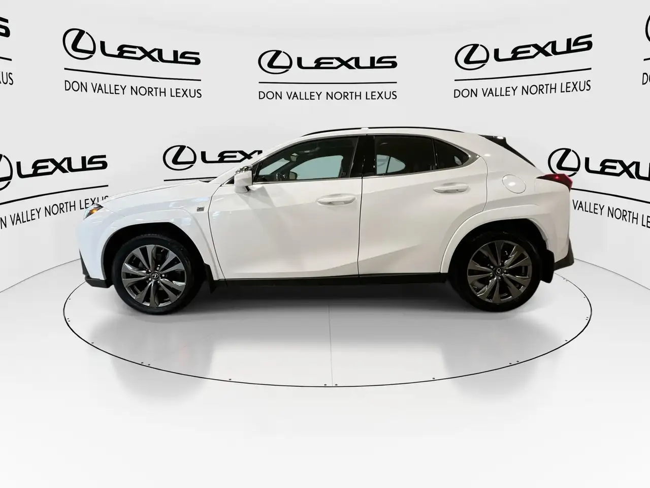 Lexus UX снимка Lexus UX