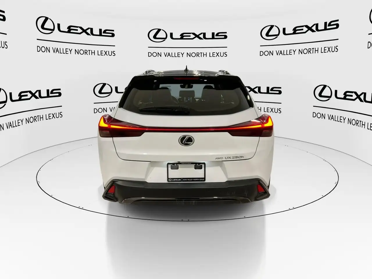 Lexus UX снимка Lexus UX