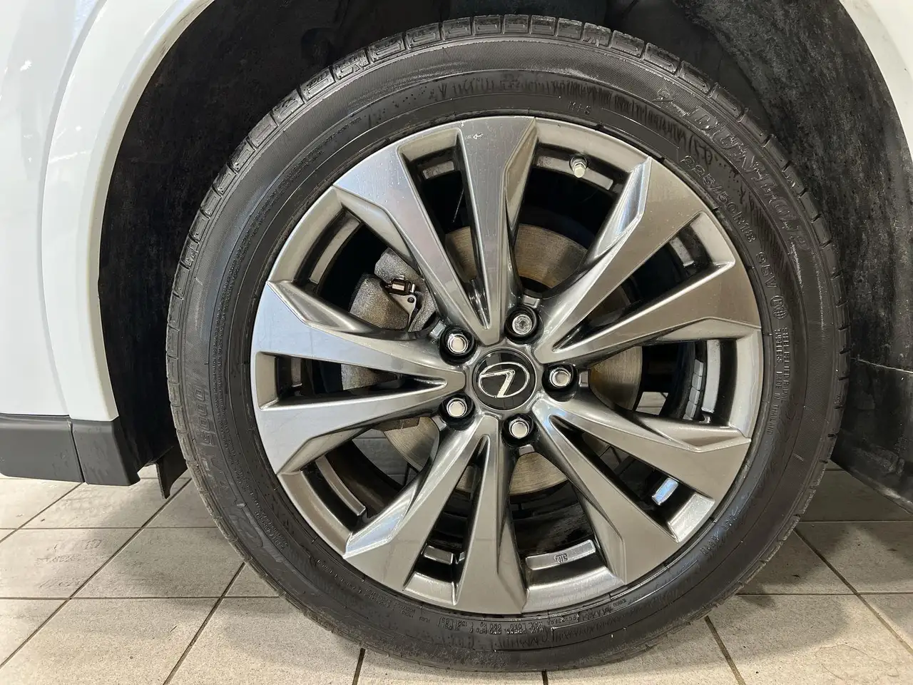 Lexus UX снимка Lexus UX