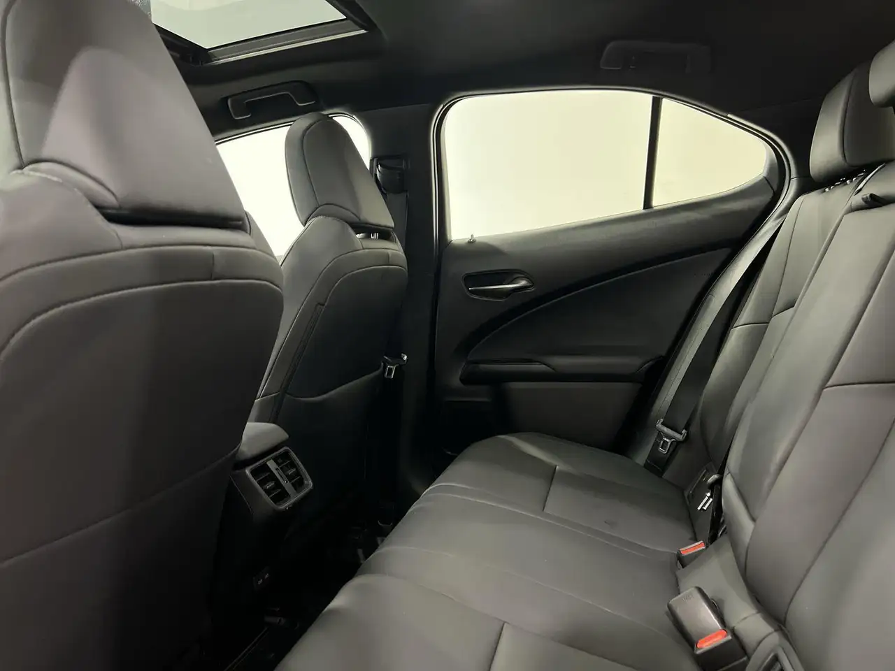 Lexus UX снимка Lexus UX