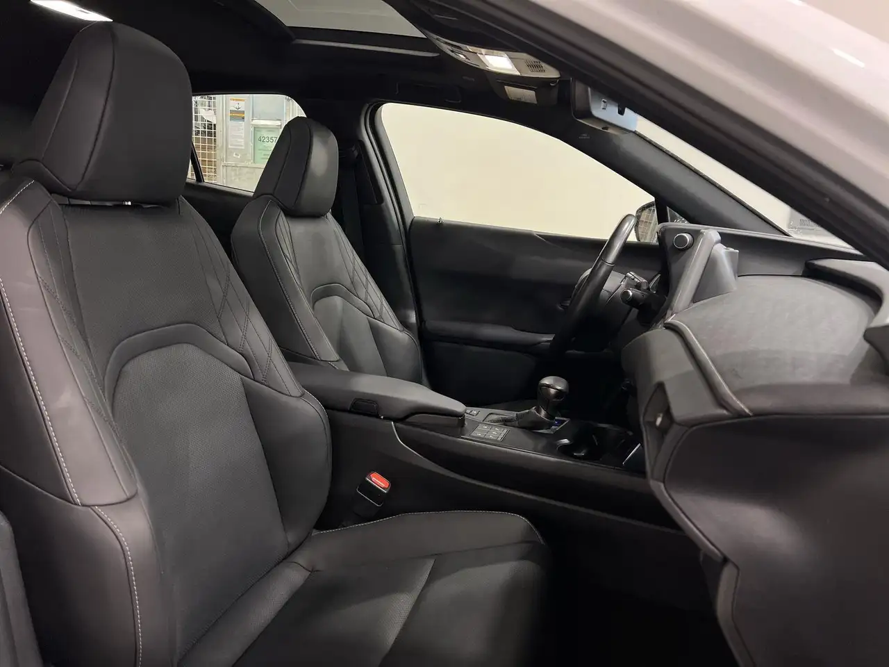 Lexus UX снимка Lexus UX