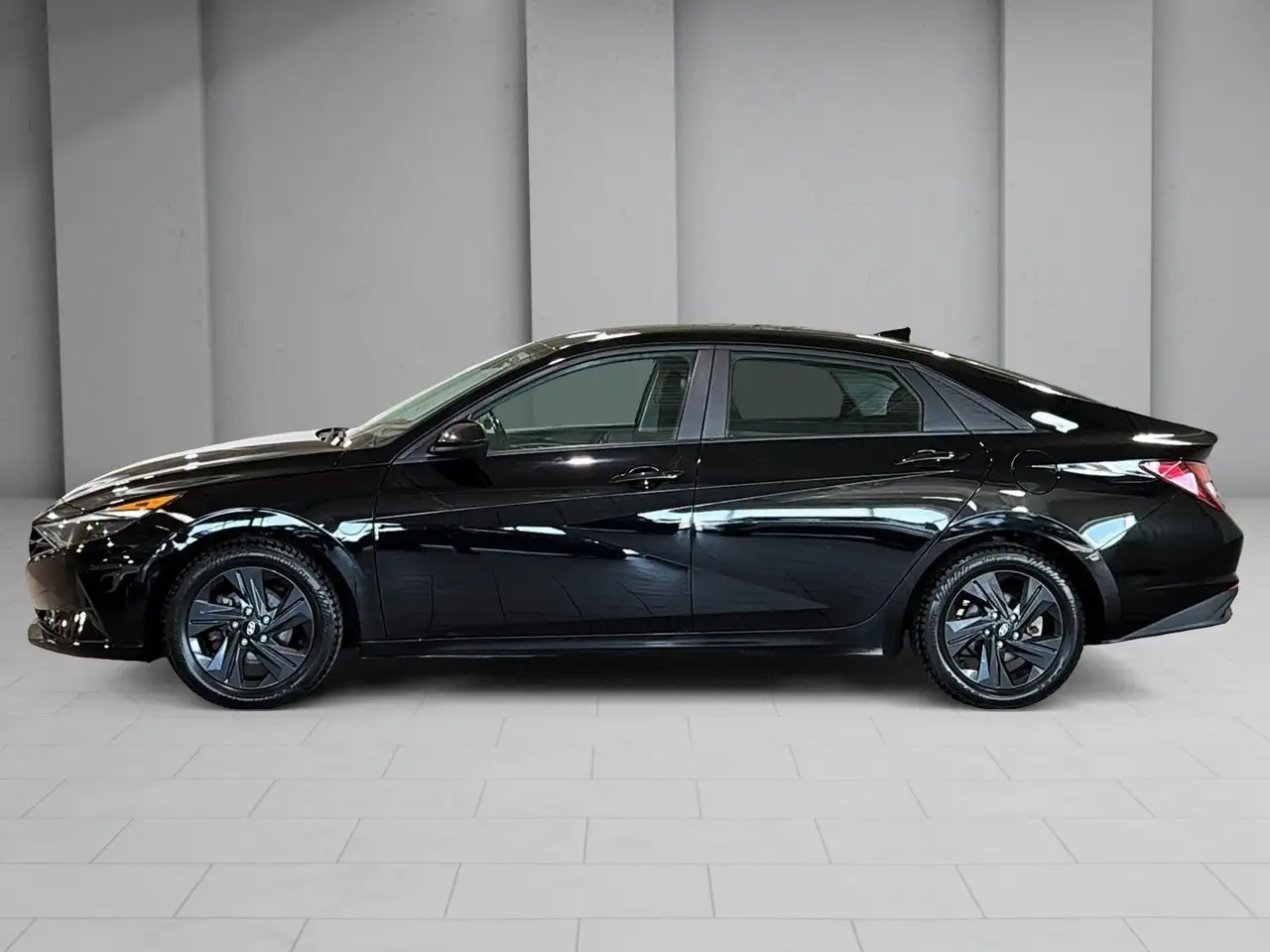 Hyundai ELANTRA photo Hyundai ELANTRA