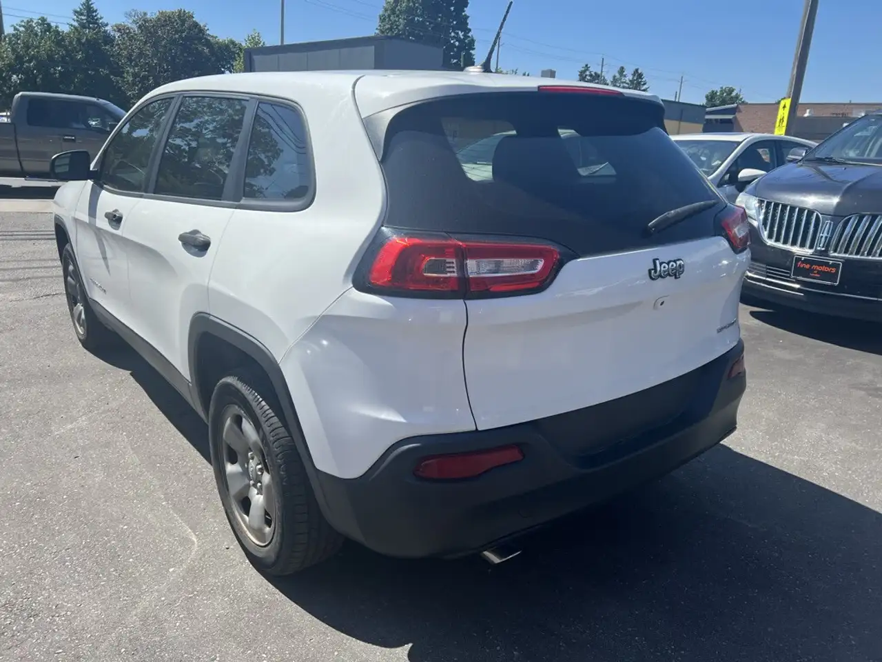 Jeep Cherokee снимка Jeep Cherokee