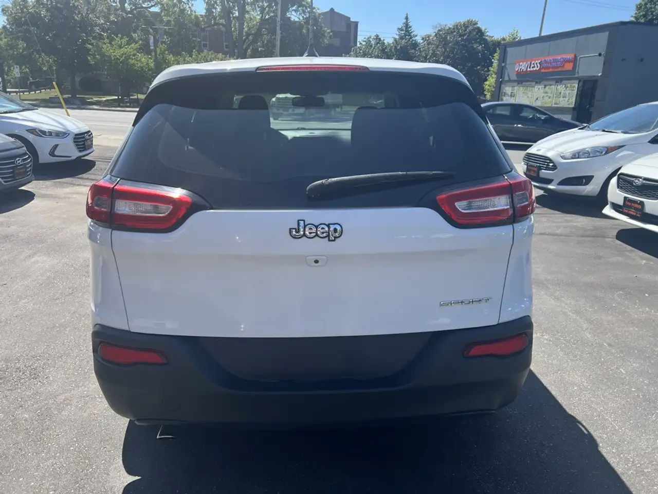 Jeep Cherokee снимка Jeep Cherokee