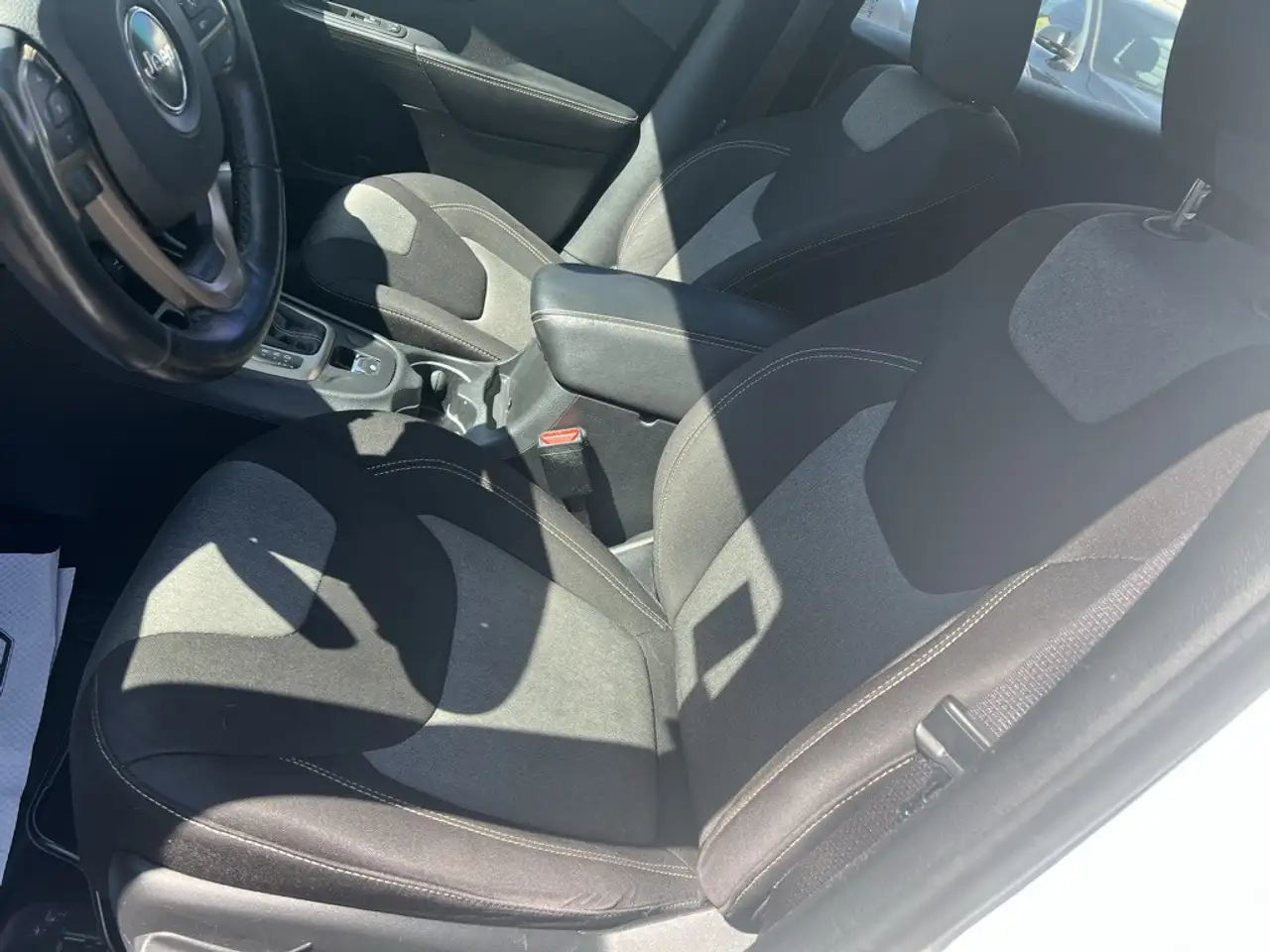 Jeep Cherokee снимка Jeep Cherokee