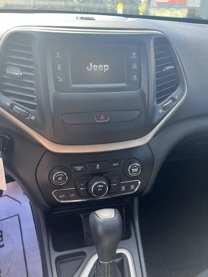 Jeep Cherokee снимка Jeep Cherokee