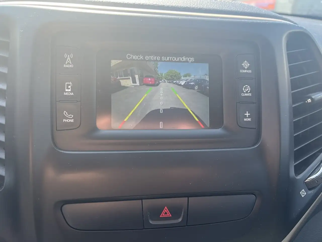 Jeep Cherokee снимка Jeep Cherokee