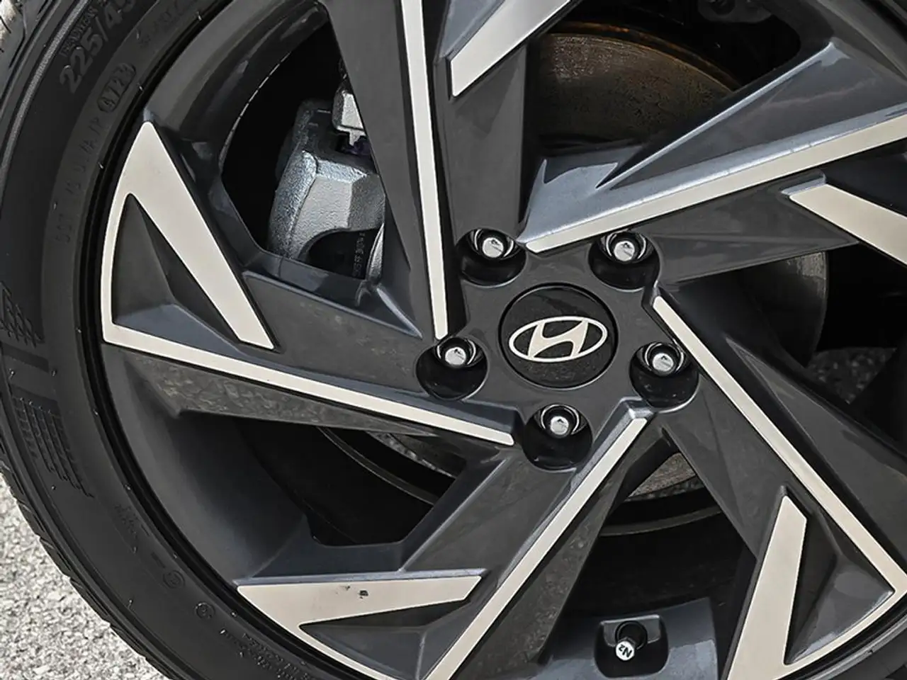 Hyundai ELANTRA photo Hyundai ELANTRA