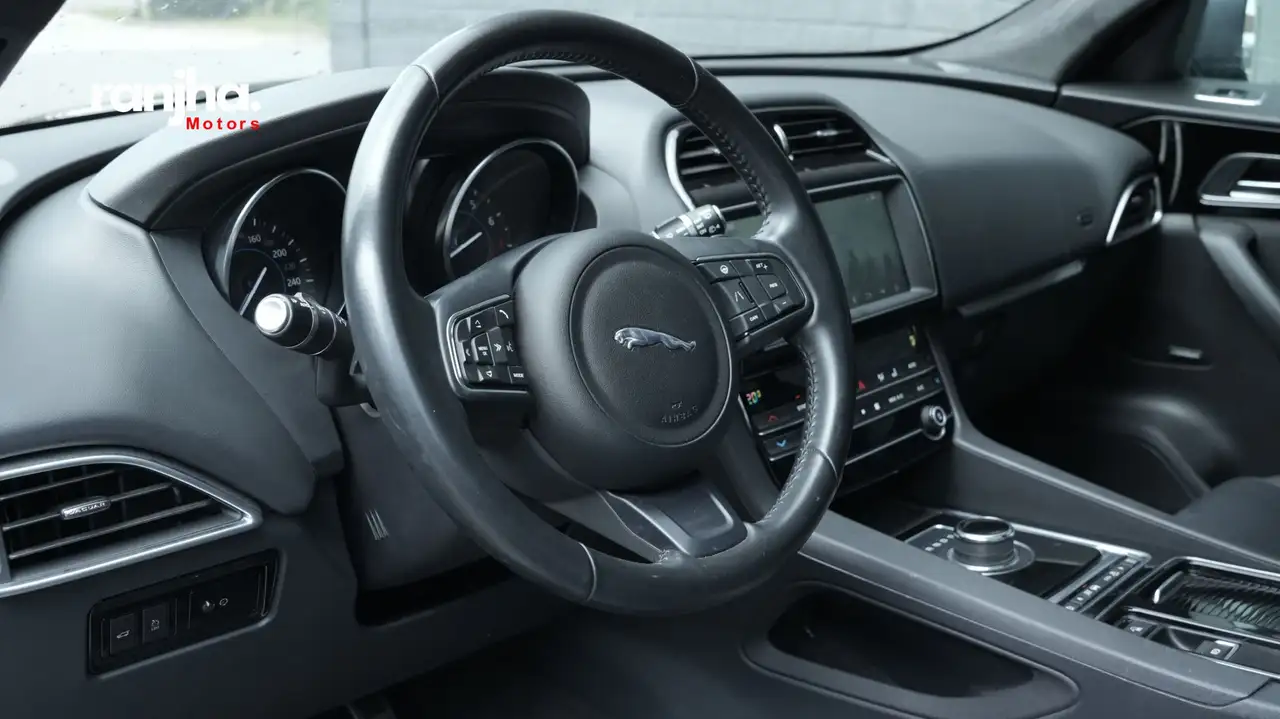 Jaguar F-Pace снимка Jaguar F-Pace
