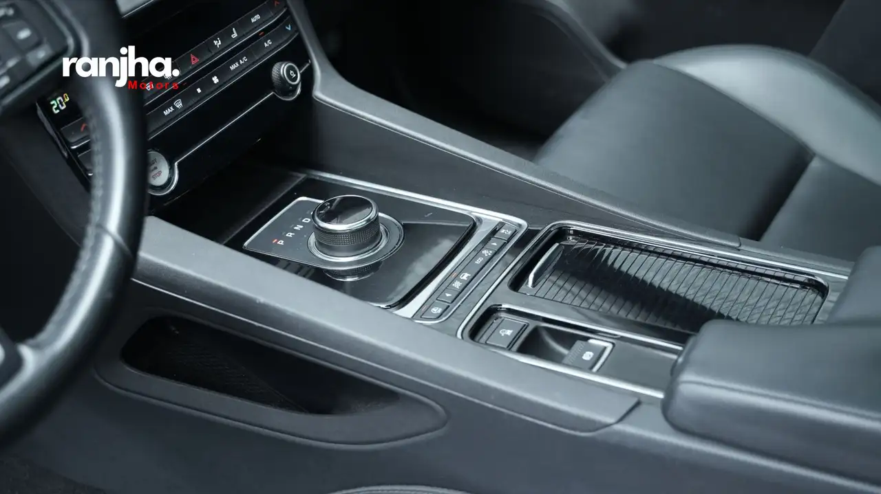 Jaguar F-Pace снимка Jaguar F-Pace
