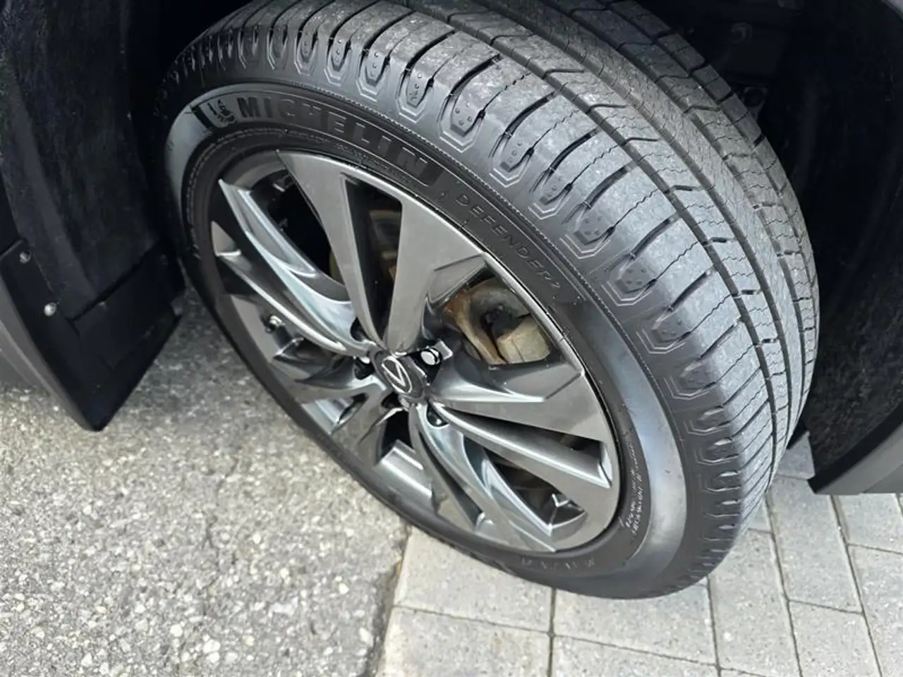Lexus UX снимка Lexus UX