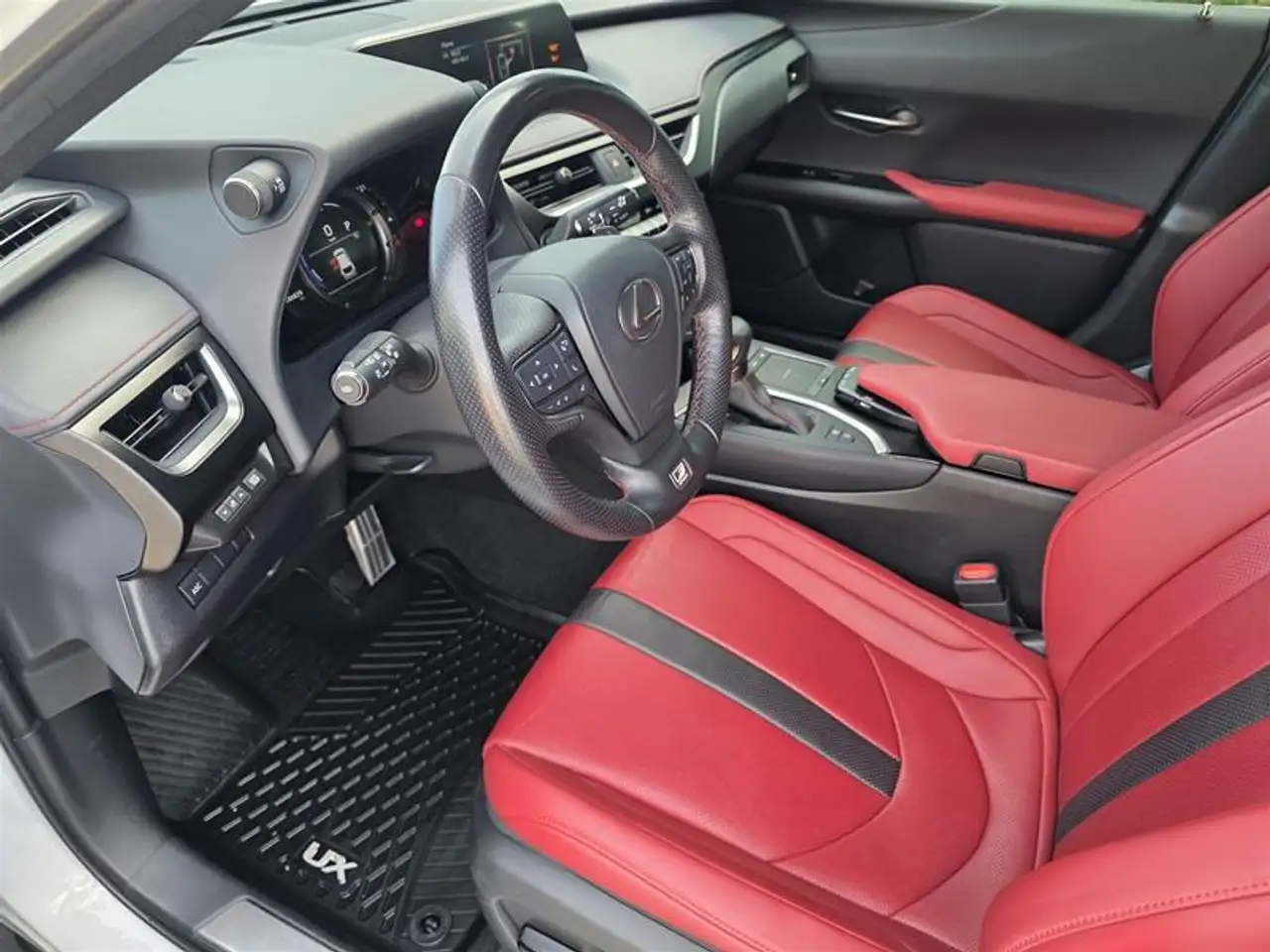 Lexus UX снимка Lexus UX