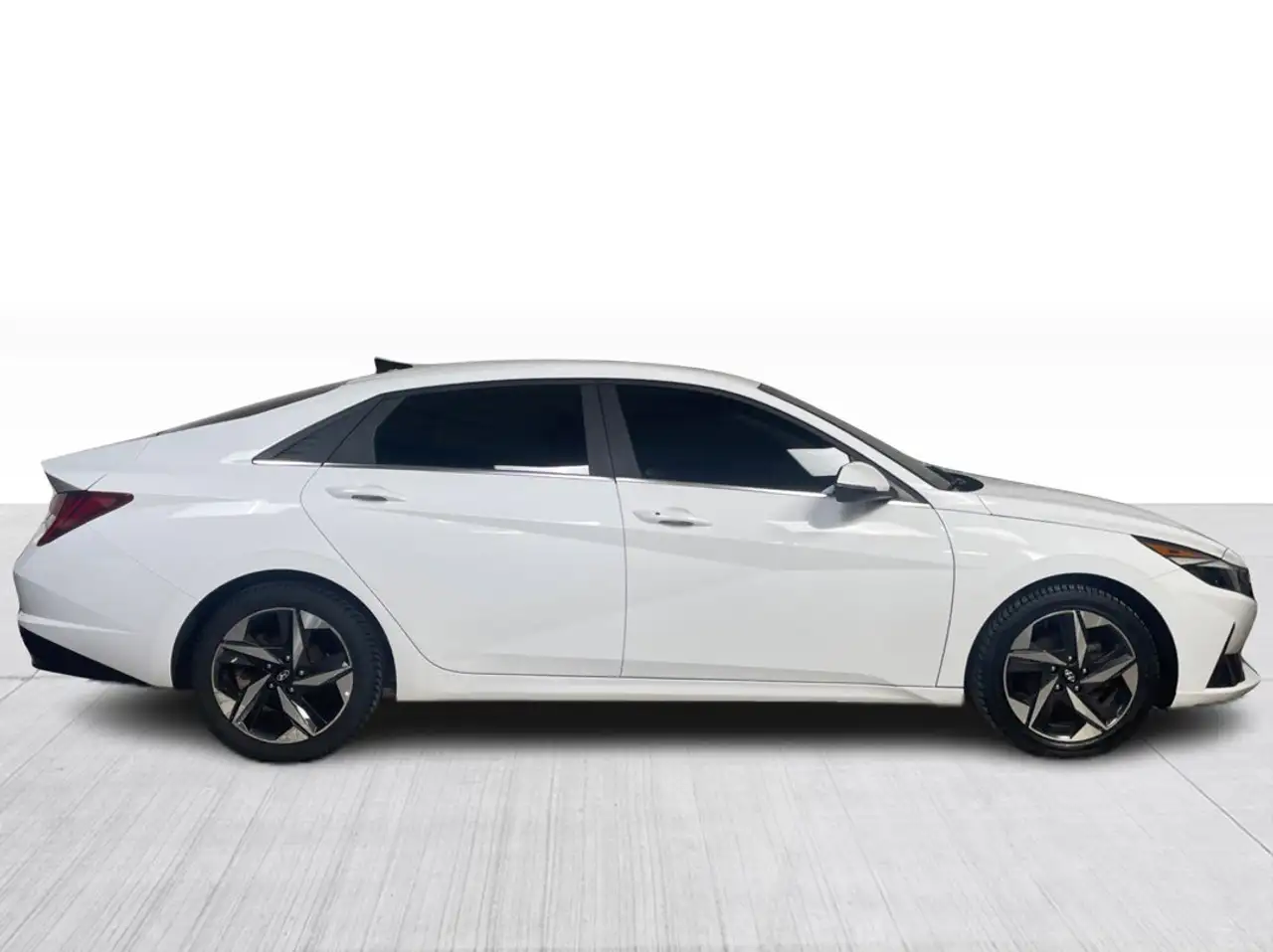 Hyundai ELANTRA снимка Hyundai ELANTRA