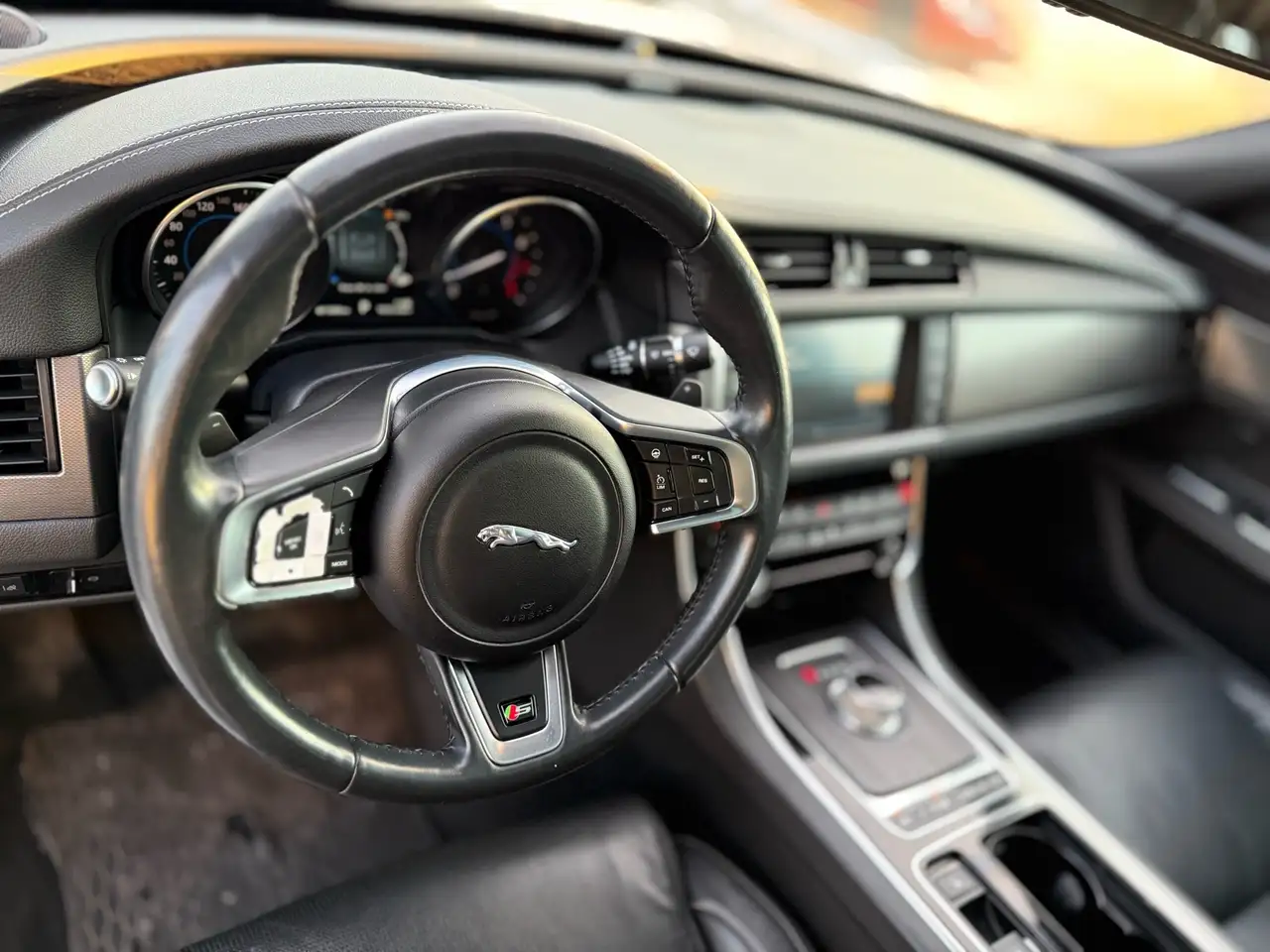 Jaguar XF photo Jaguar XF