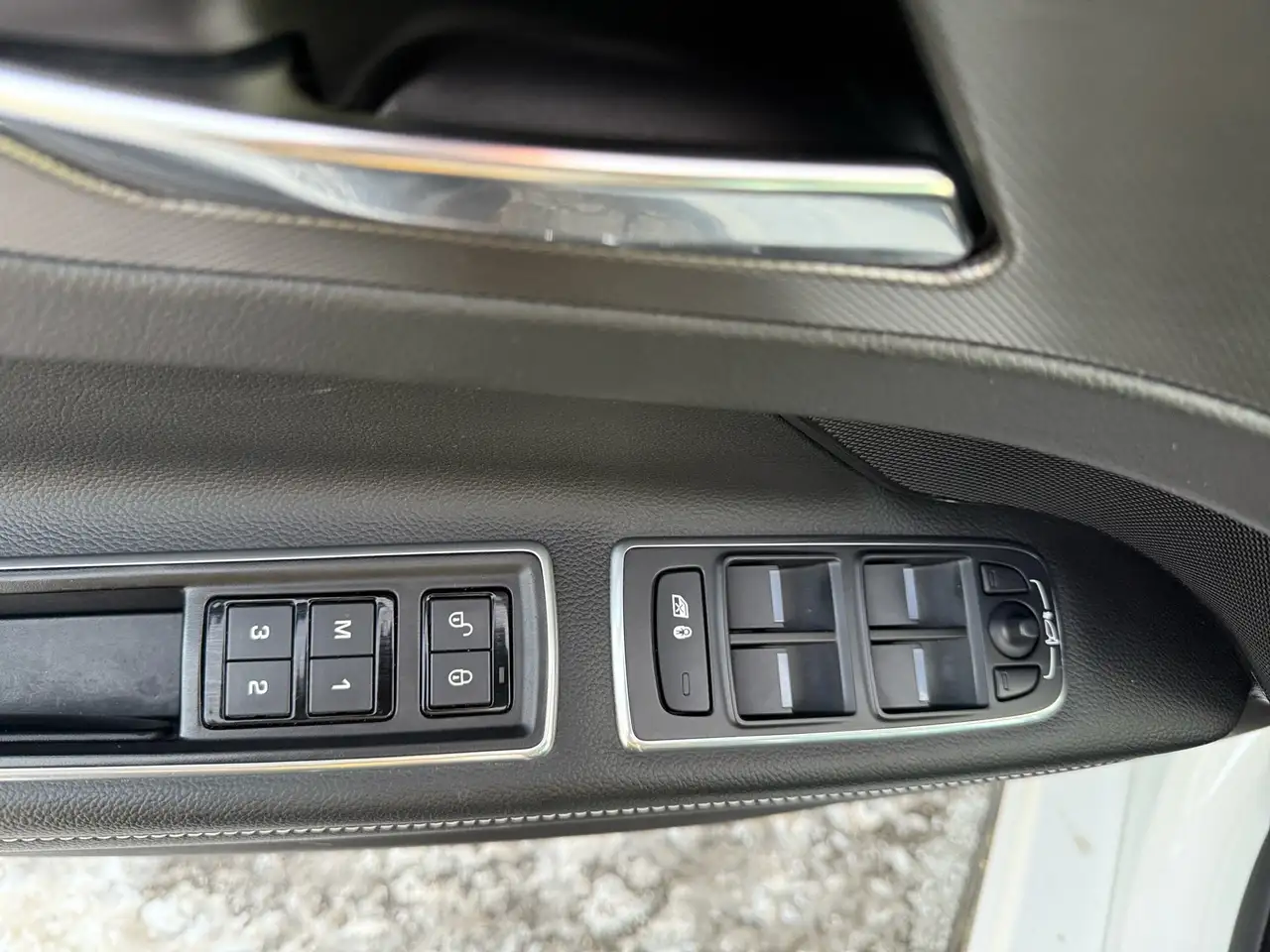 Jaguar XF photo Jaguar XF