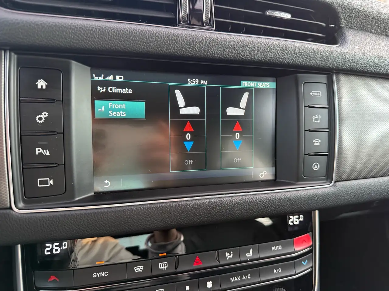 Jaguar XF photo Jaguar XF