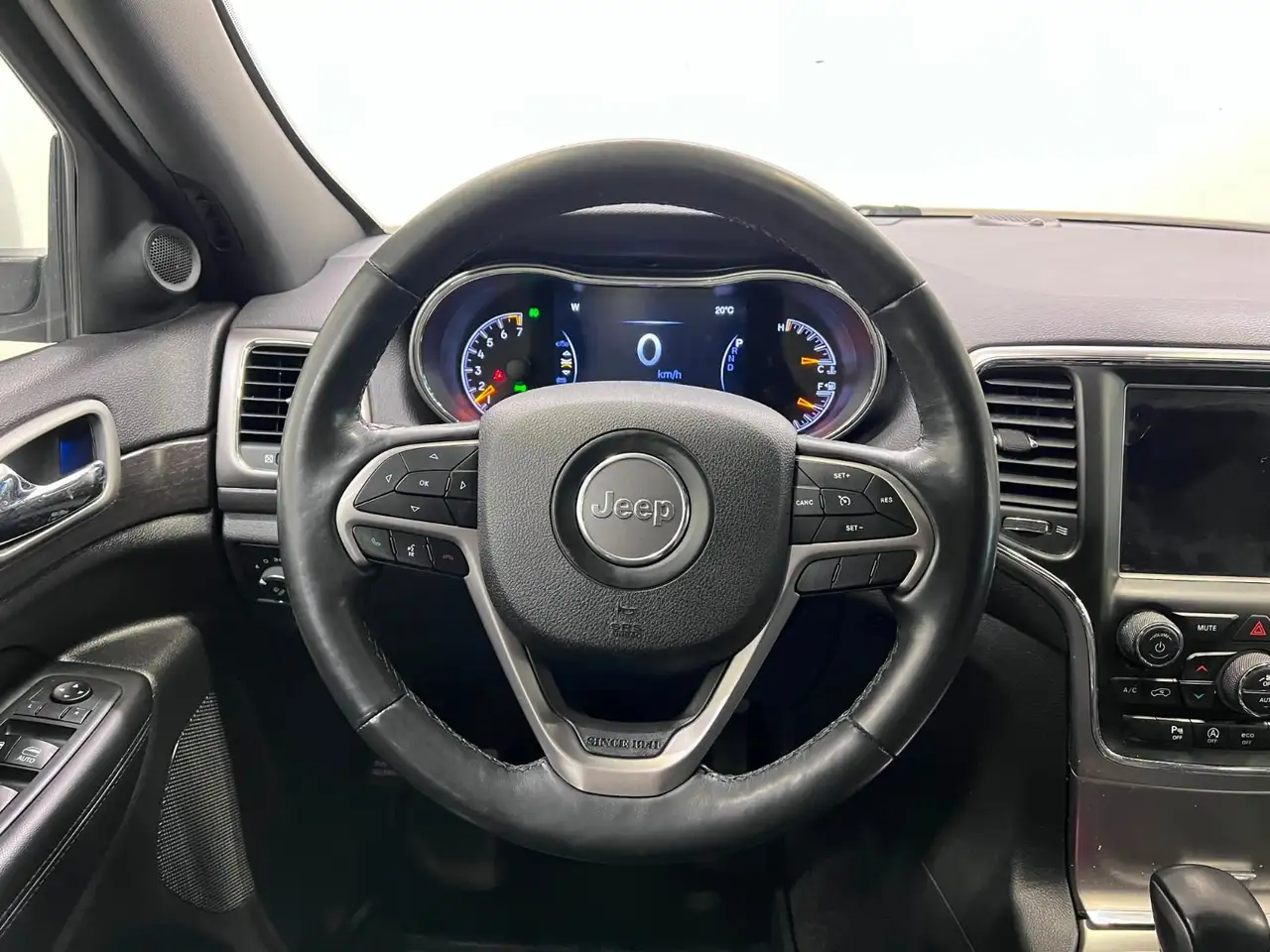 Jeep Grand Cherokee снимка Jeep Grand Cherokee
