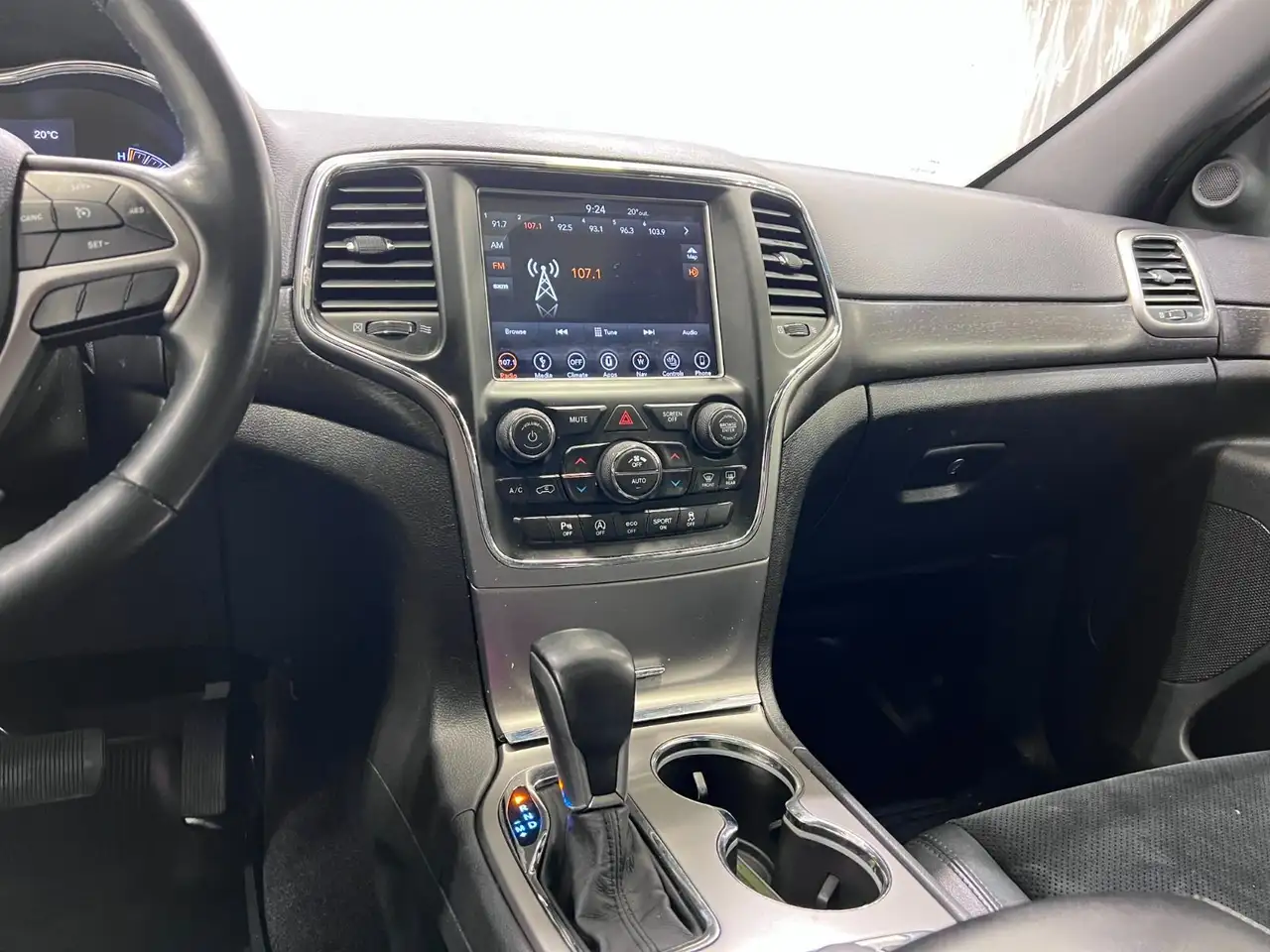 Jeep Grand Cherokee снимка Jeep Grand Cherokee