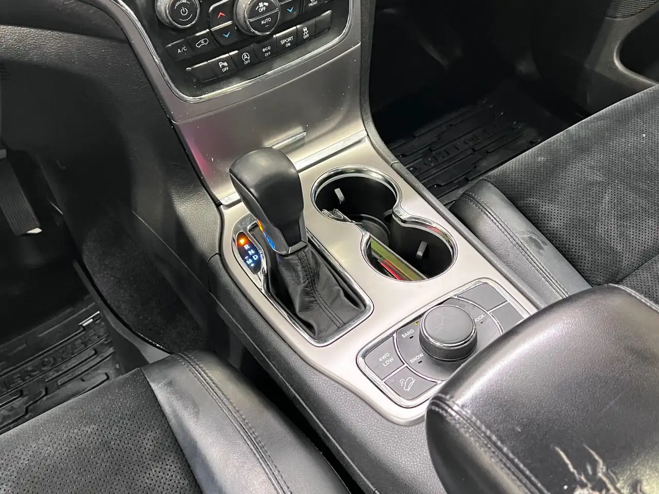 Jeep Grand Cherokee снимка Jeep Grand Cherokee