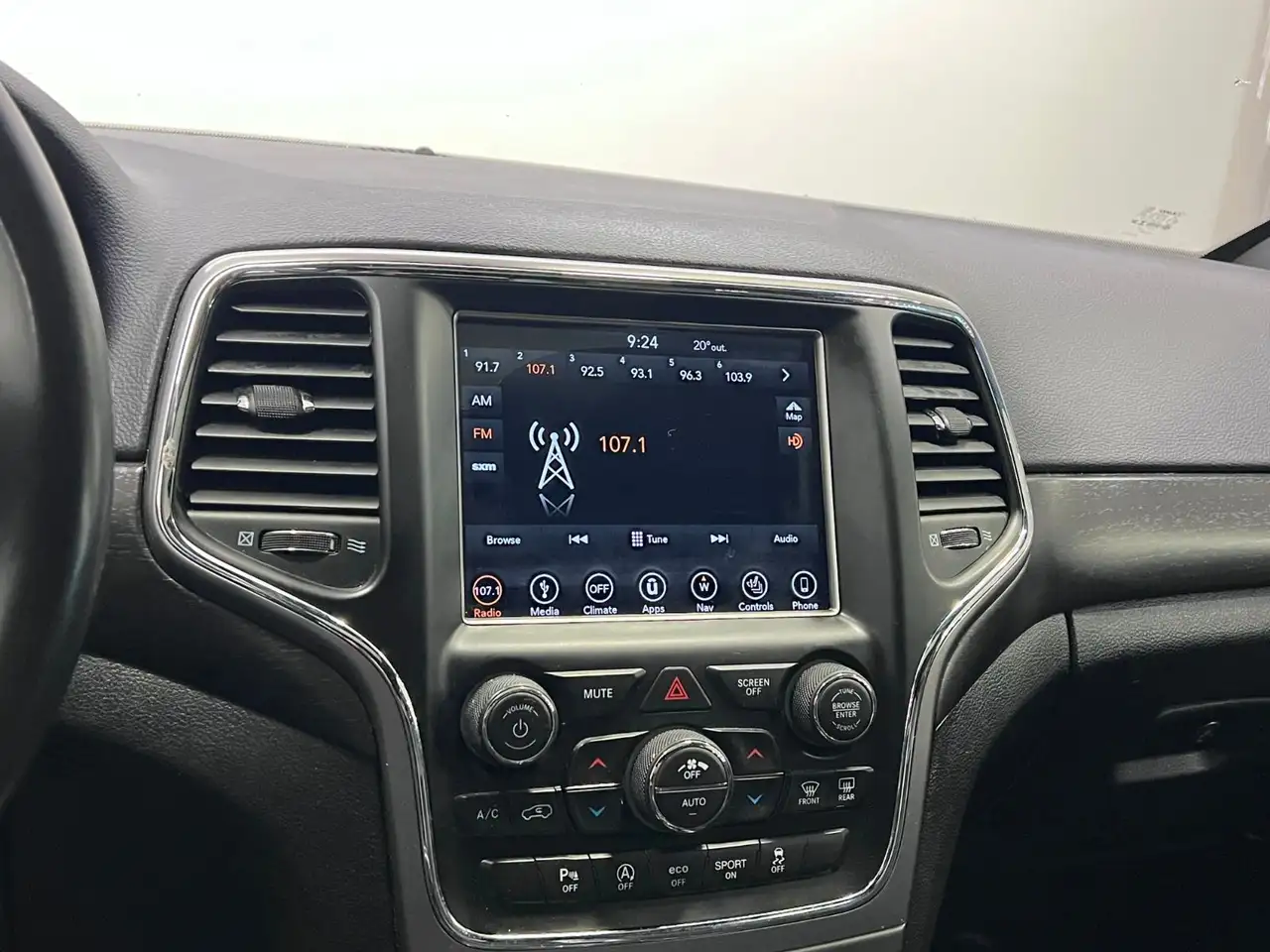Jeep Grand Cherokee снимка Jeep Grand Cherokee