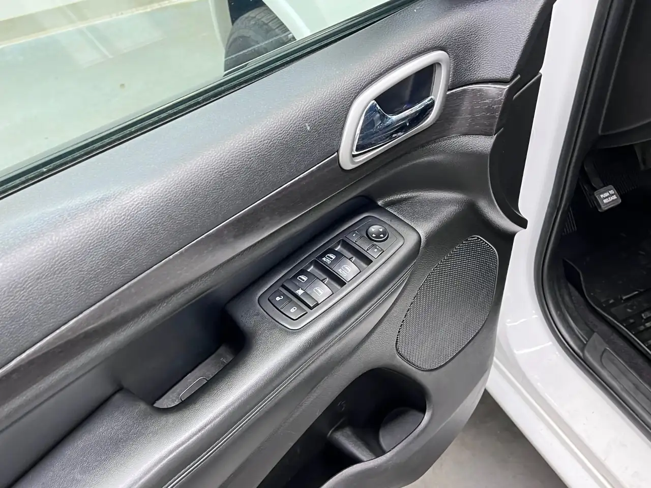 Jeep Grand Cherokee снимка Jeep Grand Cherokee