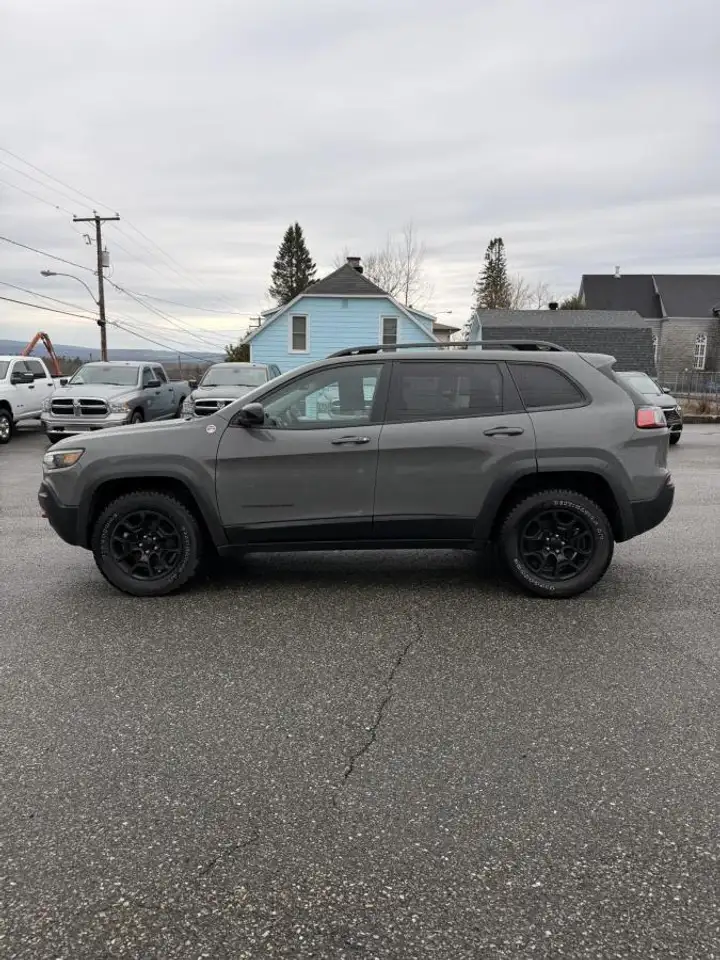 Jeep Cherokee снимка Jeep Cherokee