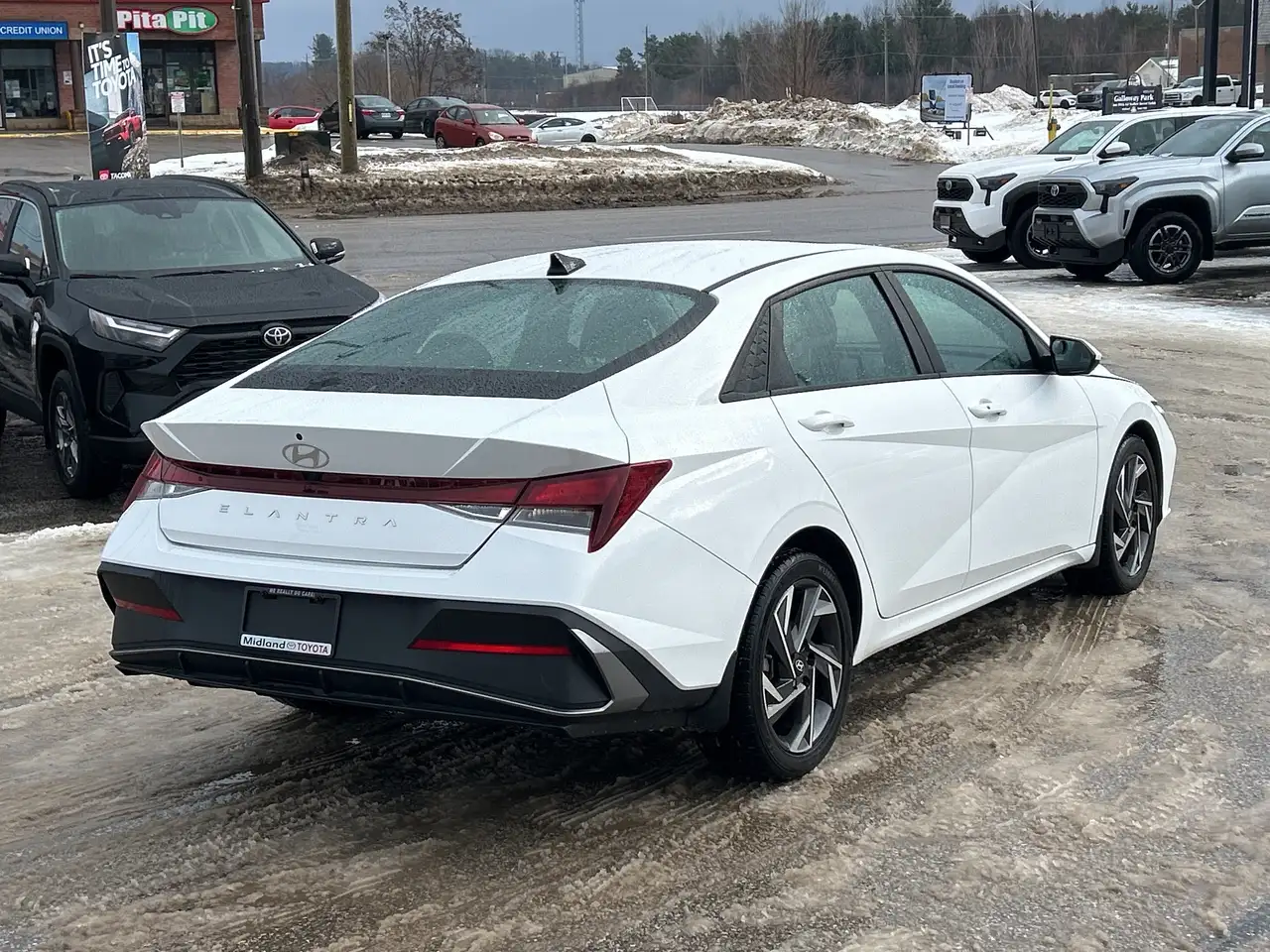 Hyundai ELANTRA снимка Hyundai ELANTRA