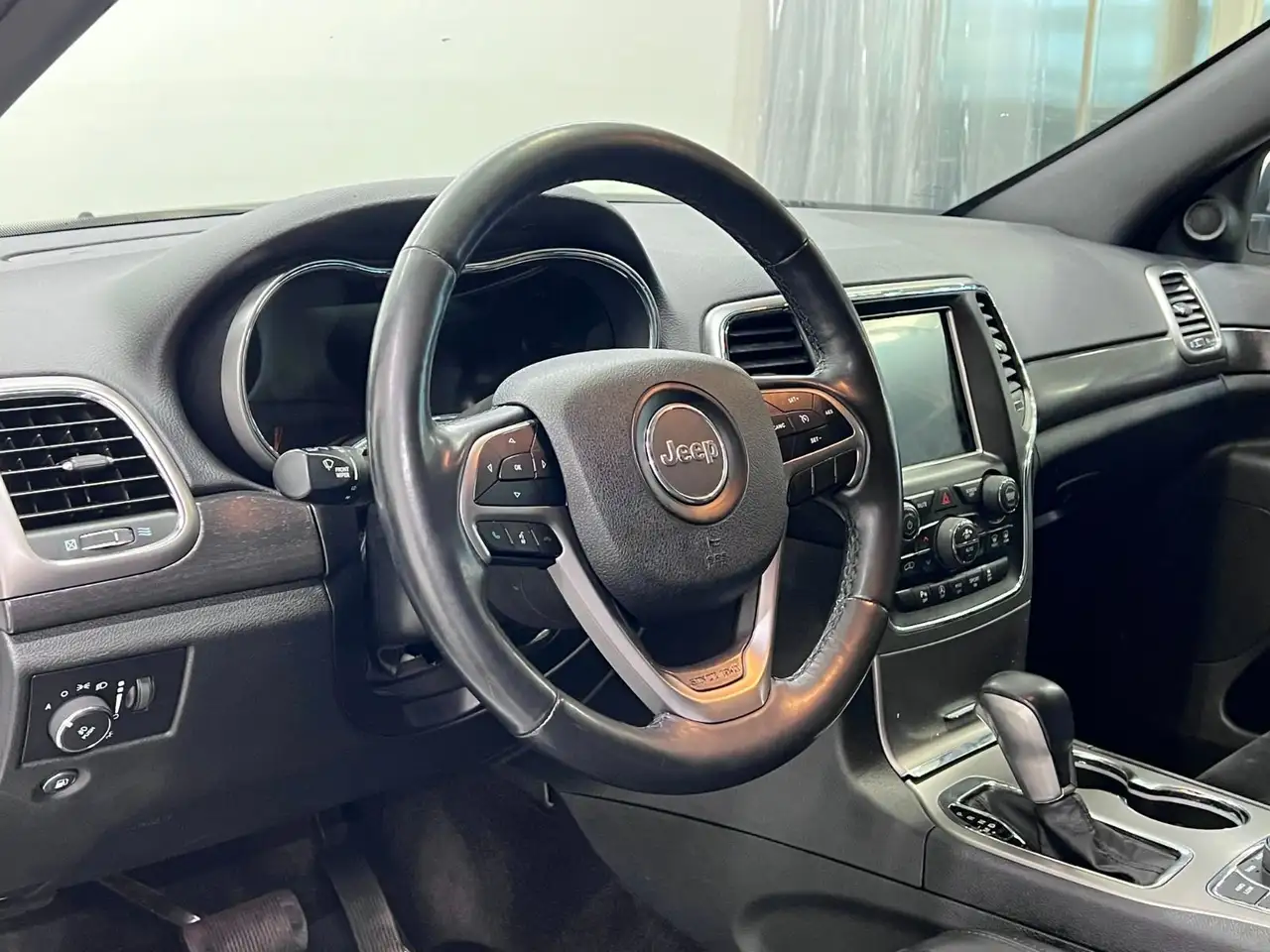 Jeep Grand Cherokee снимка Jeep Grand Cherokee