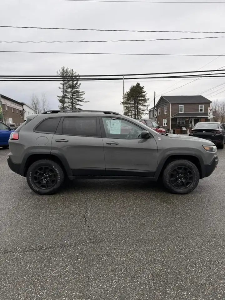 Jeep Cherokee снимка Jeep Cherokee