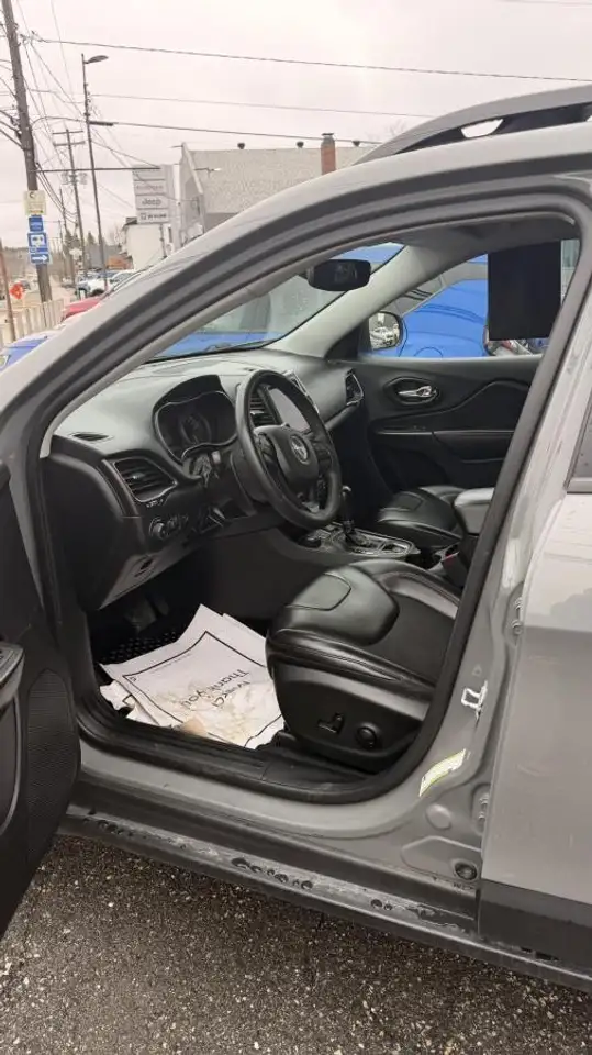 Jeep Cherokee снимка Jeep Cherokee