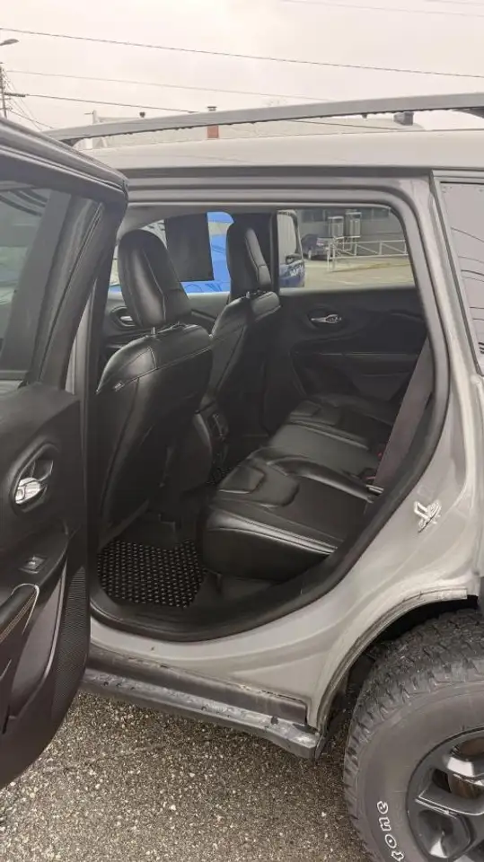 Jeep Cherokee снимка Jeep Cherokee