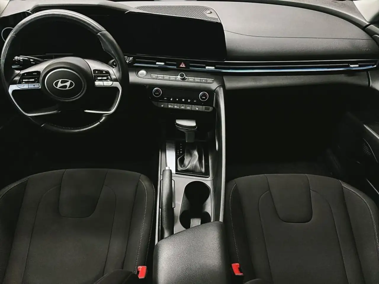 Hyundai ELANTRA fotografie Hyundai ELANTRA