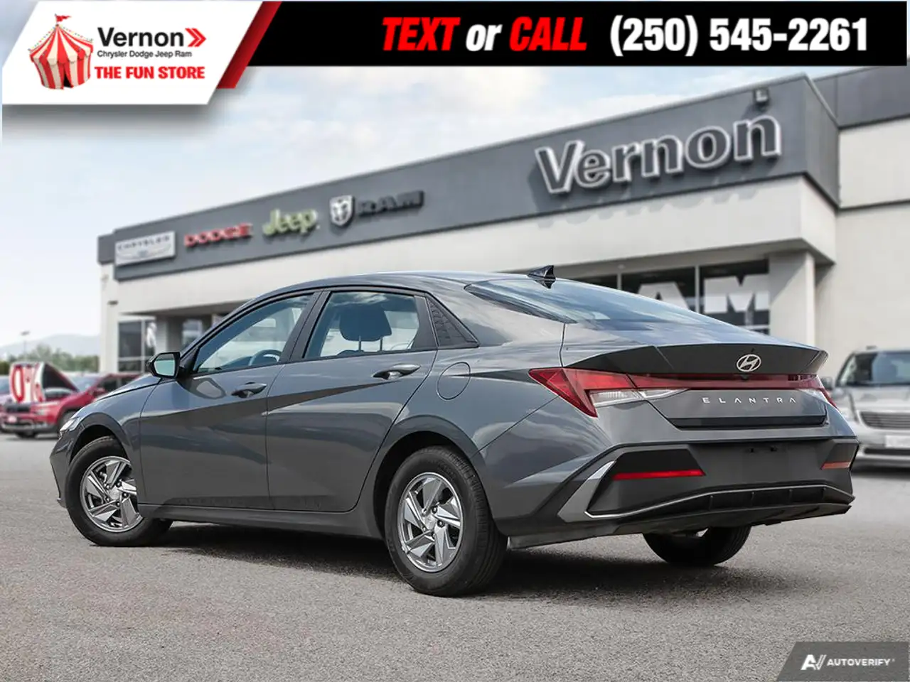 Hyundai ELANTRA photo Hyundai ELANTRA