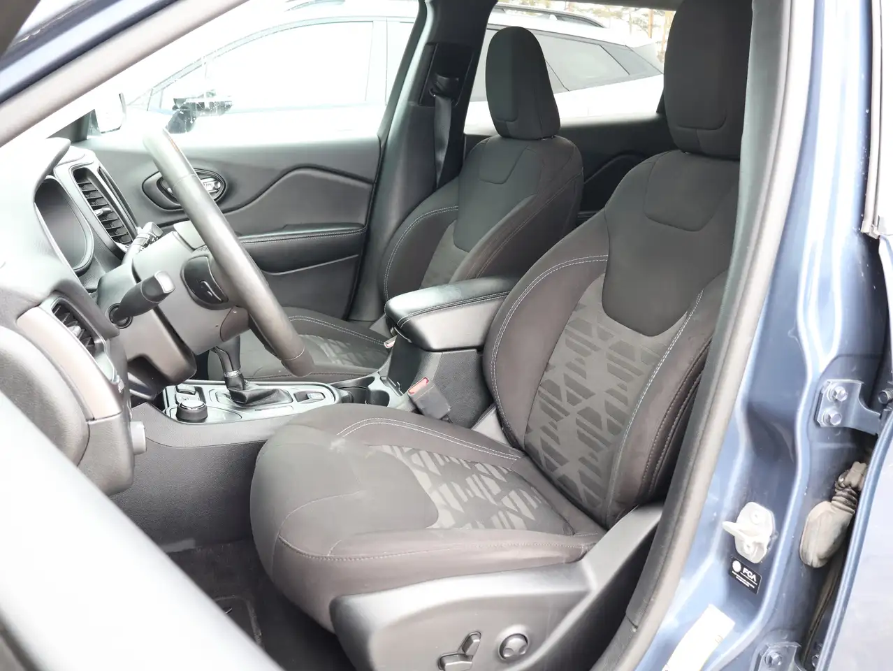 Jeep Cherokee снимка Jeep Cherokee