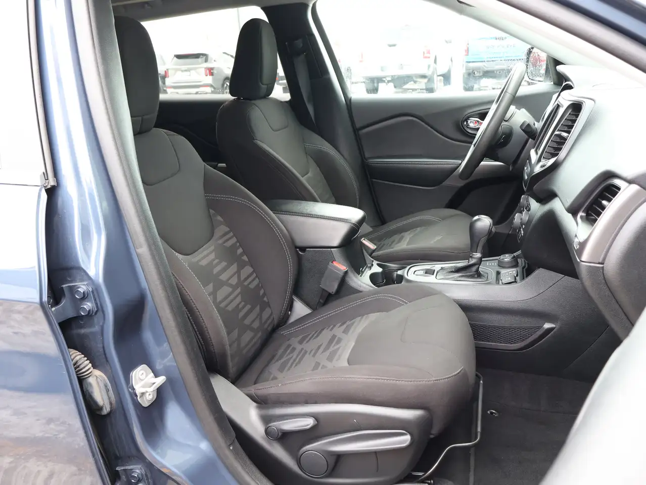Jeep Cherokee снимка Jeep Cherokee