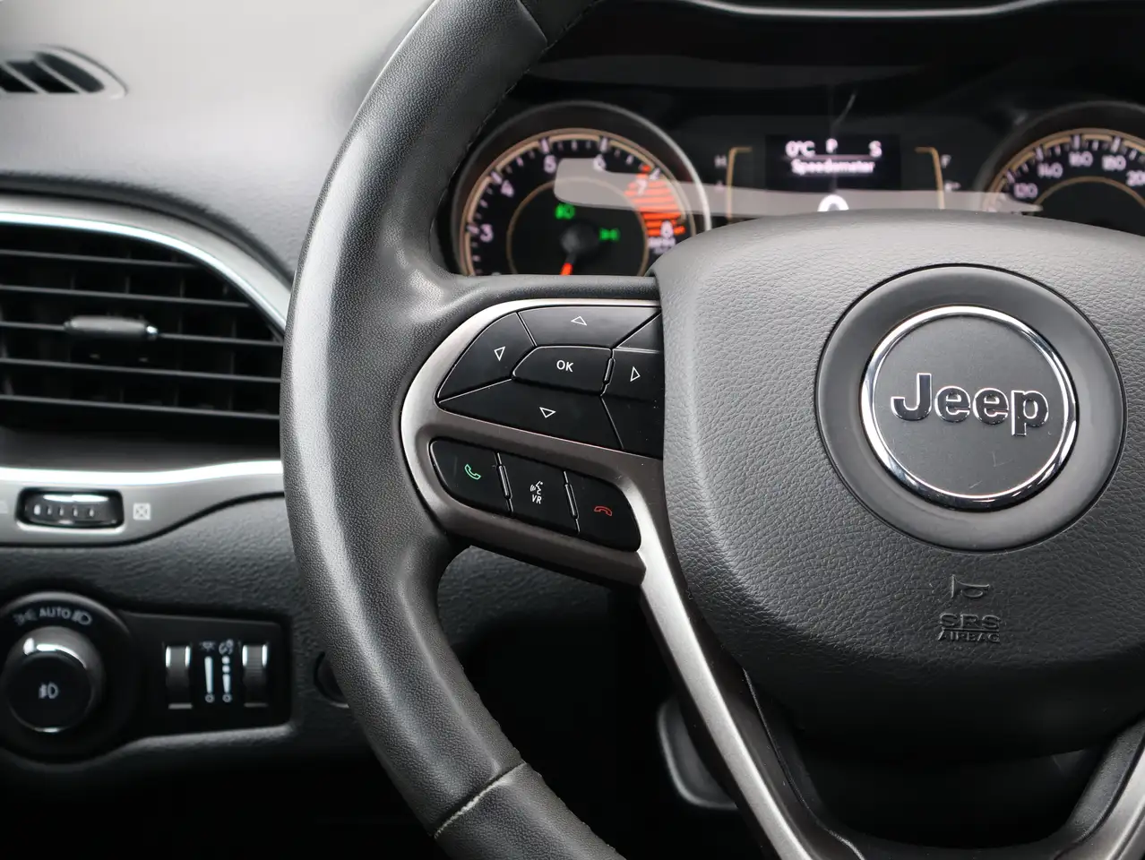 Jeep Cherokee снимка Jeep Cherokee