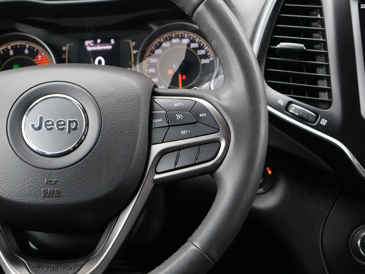 Jeep Cherokee снимка Jeep Cherokee